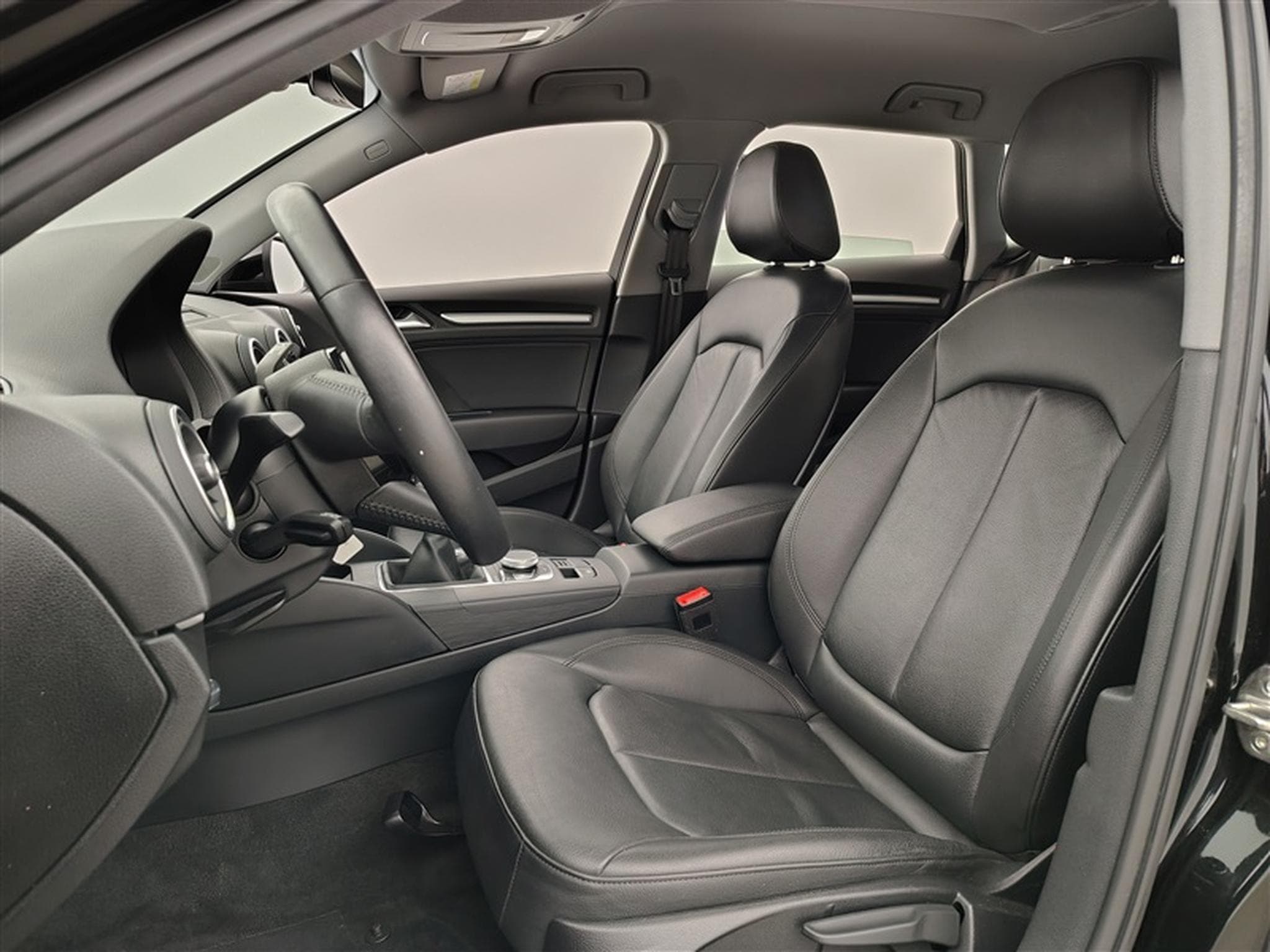 Audi A3 Sportback 30 TFSI  Cuir / Navi Cockpit / Led (2020) - Foto 7