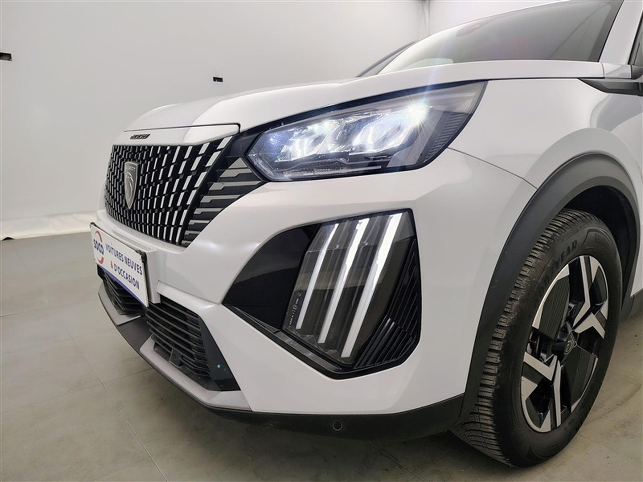 Peugeot 2008 1.2 PureTech Allure NAVI / FULL LED / CARPLAY / S-CUIR (2024) - Foto 14