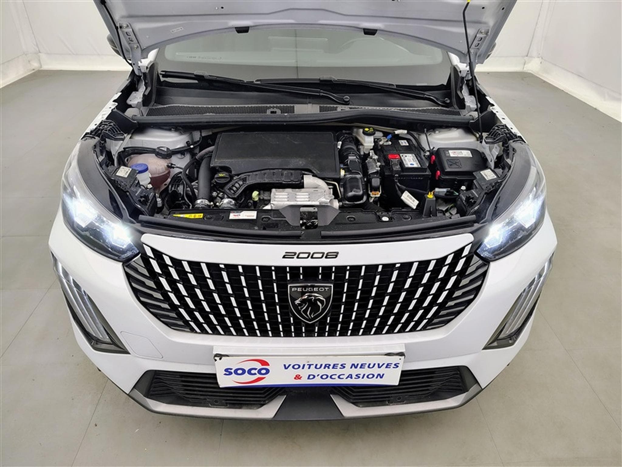 Peugeot 2008 1.2 PureTech Allure NAVI / FULL LED / CARPLAY / S-CUIR (2024) - Foto 18