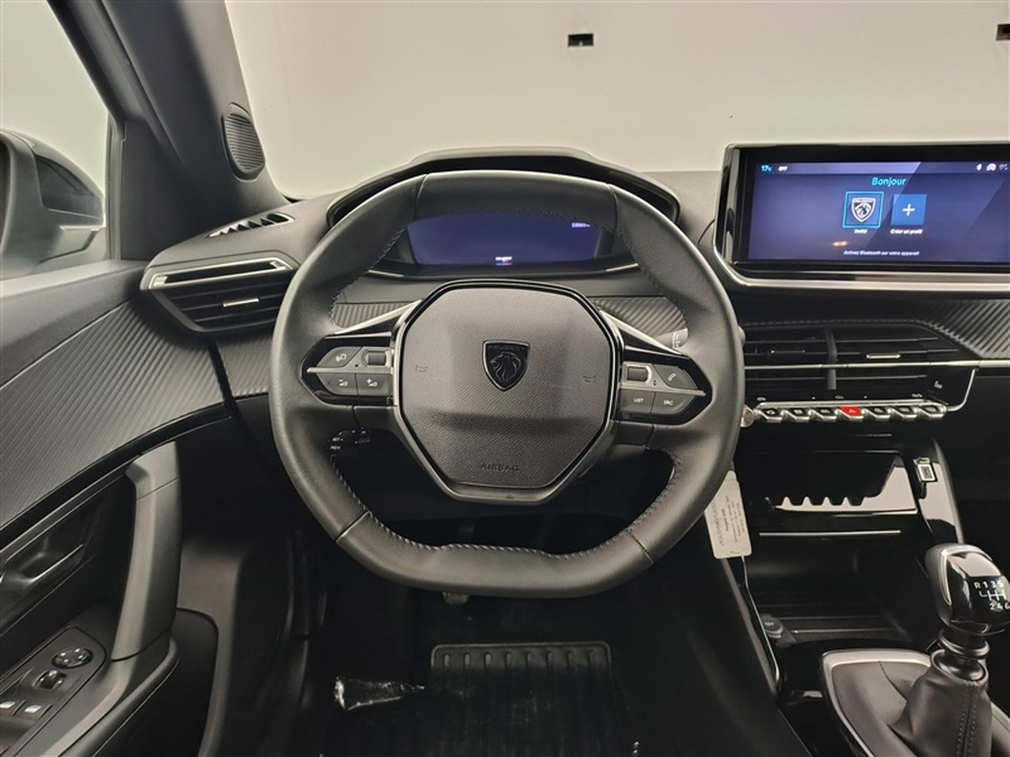 Peugeot 2008 1.2 PureTech Allure NAVI / FULL LED / CARPLAY / S-CUIR (2024) - Foto 8