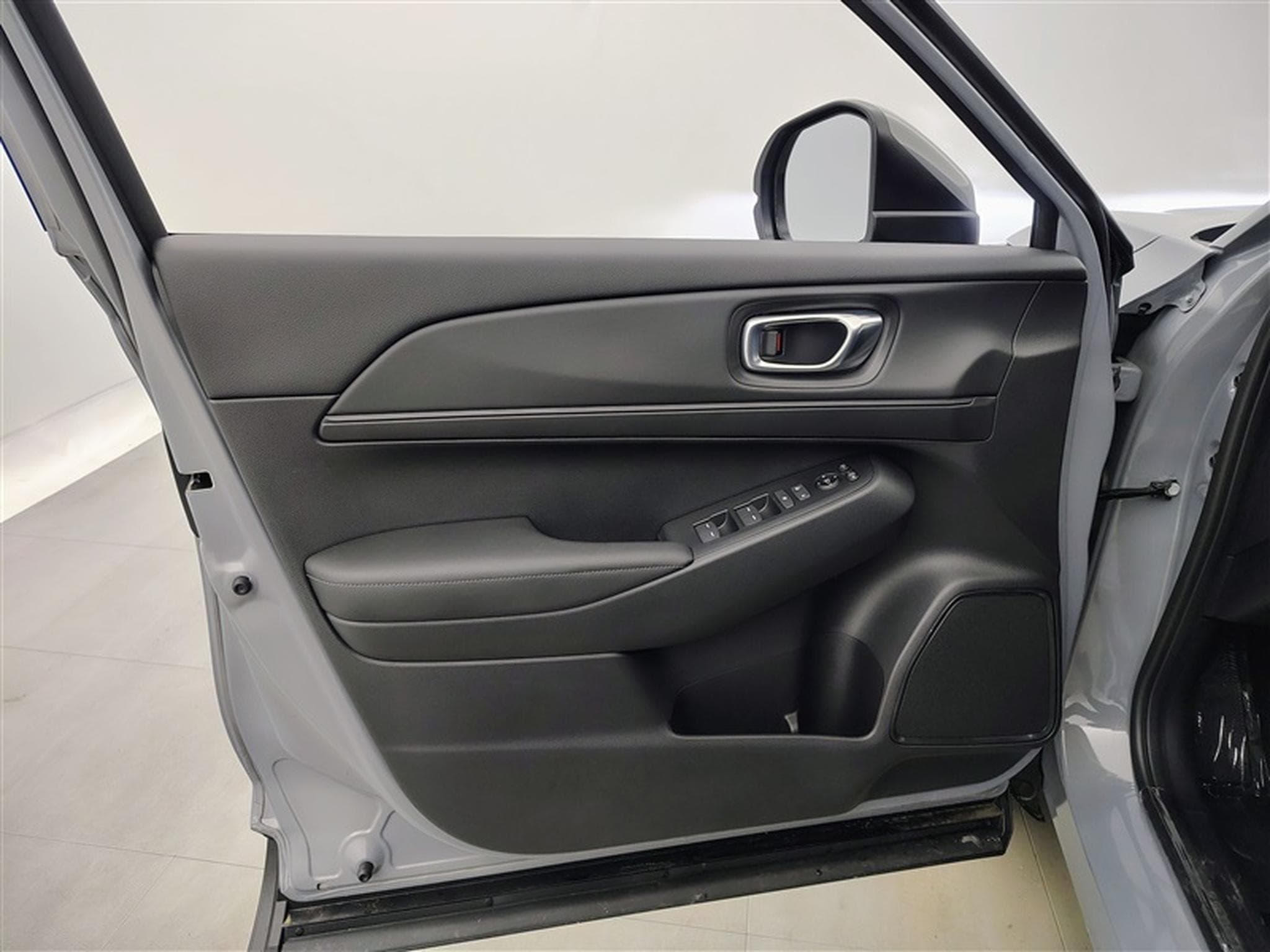 Honda HR-V 1.5 HEV Elegance NAVI / CARPLAY / CAMERA / ALU / PDC (2025) - Foto 17