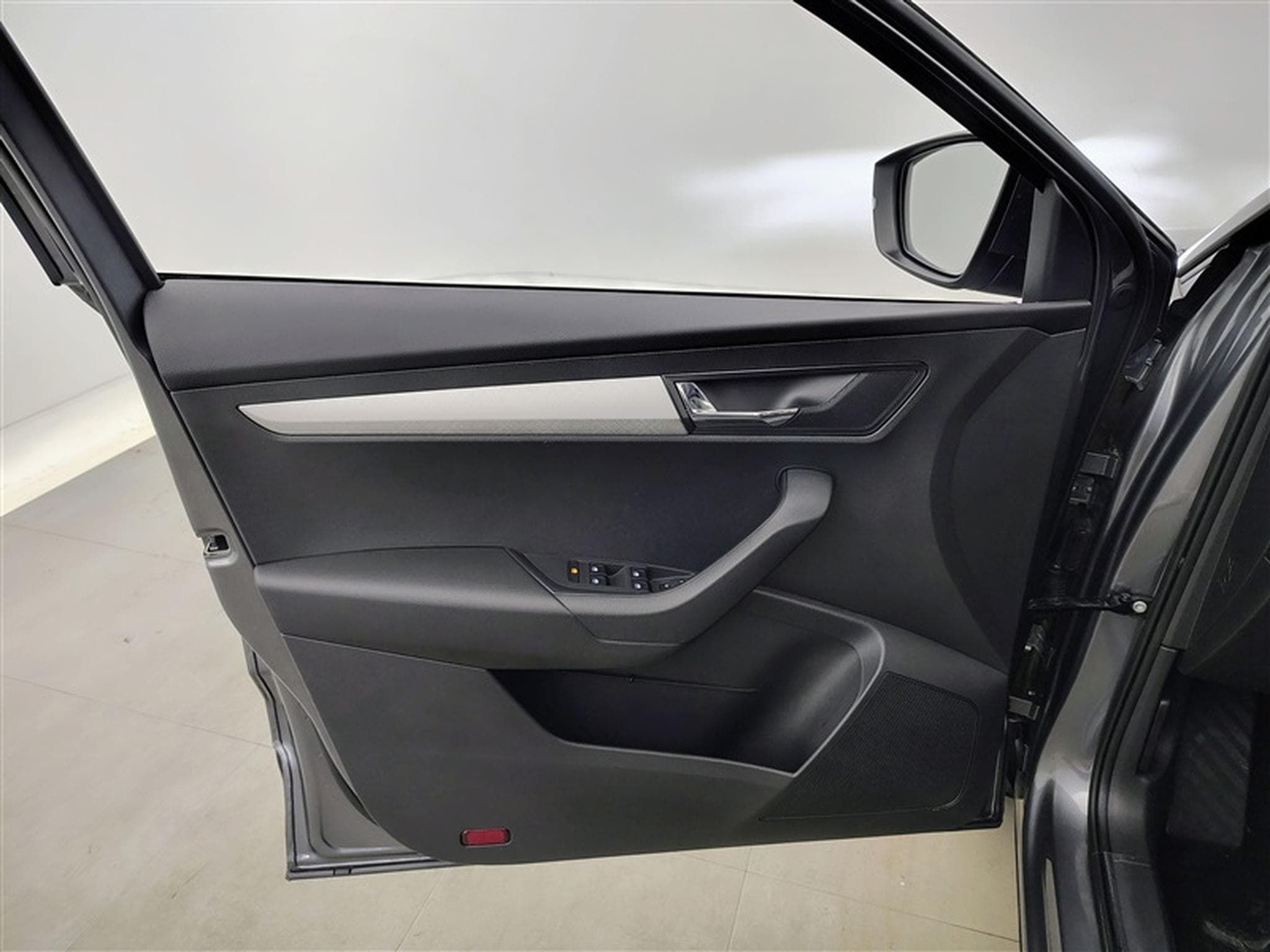 Skoda Karoq 1.0 TSI Clever CARPLAY / FULL LED / CLIM (2023) - Foto 17