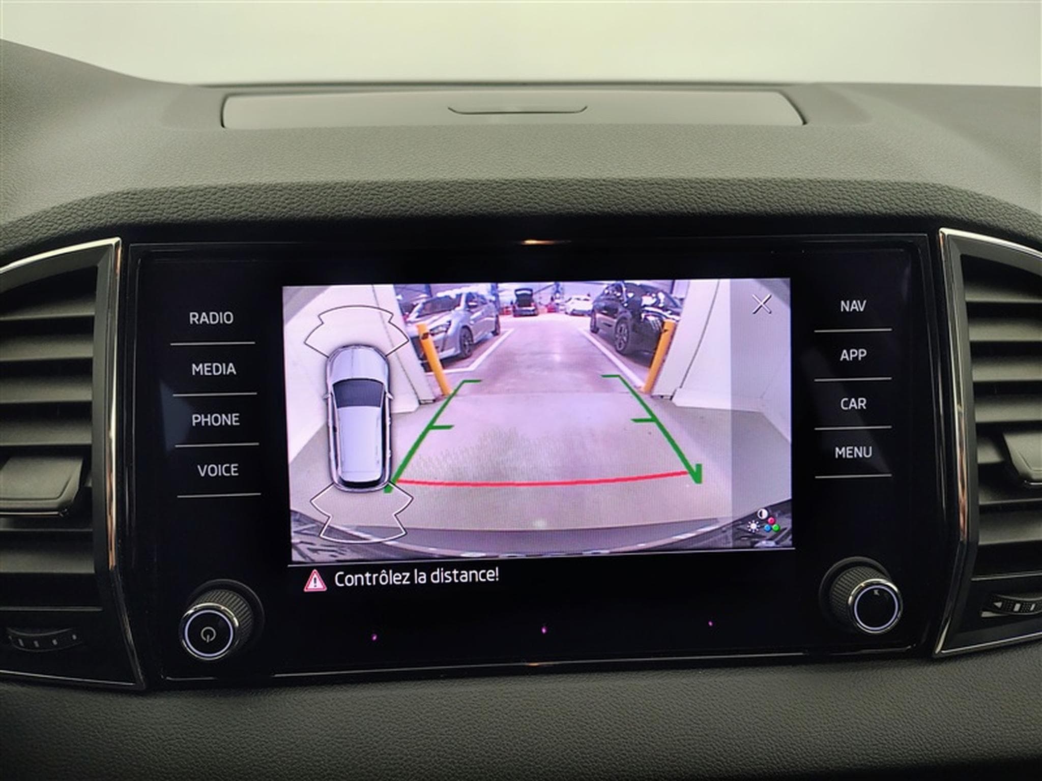 Skoda Karoq 1.0 TSI Clever CARPLAY / FULL LED / CLIM (2023) - Foto 18