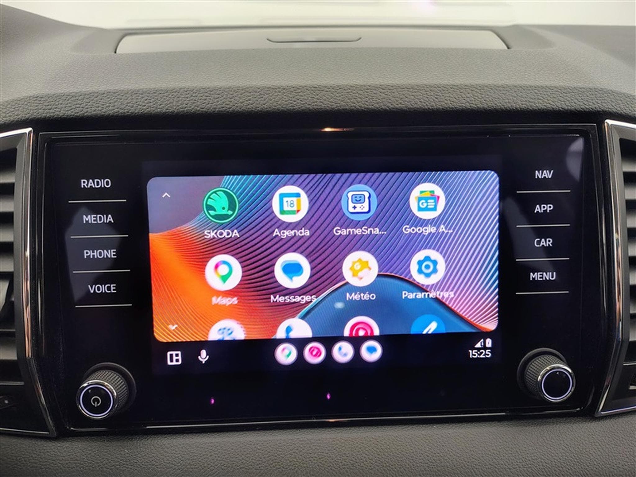 Skoda Karoq 1.0 TSI Clever CARPLAY / FULL LED / CLIM (2023) - Foto 20
