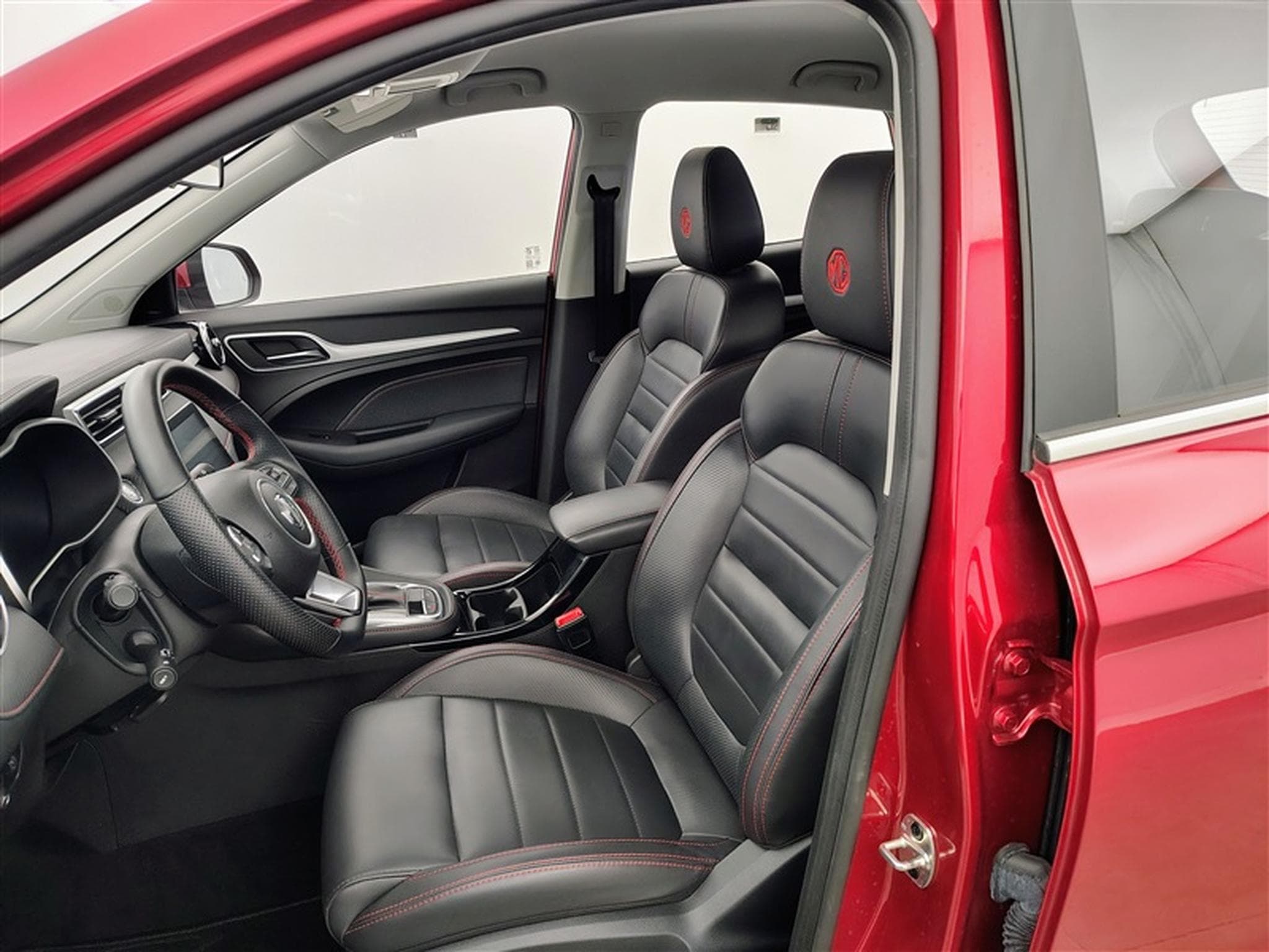 MG ZS 1.0 T-GDi 110cv AUTO Luxury NAVI / FULL LED / CUIR / CAMERA (2024) - Foto 7