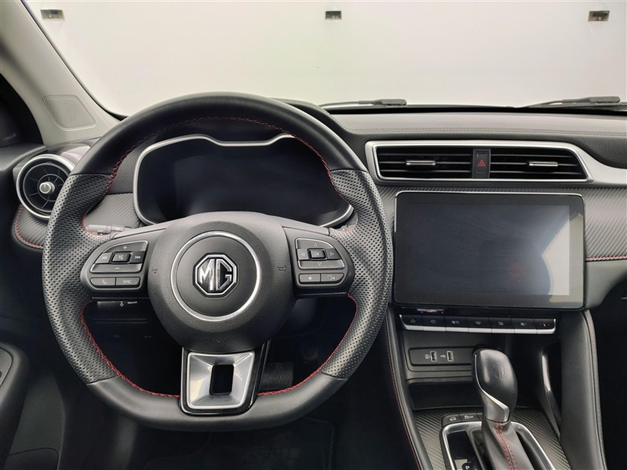 MG ZS 1.0 T-GDi 110cv AUTO Luxury NAVI / FULL LED / CUIR / CAMERA (2024) - Foto 9