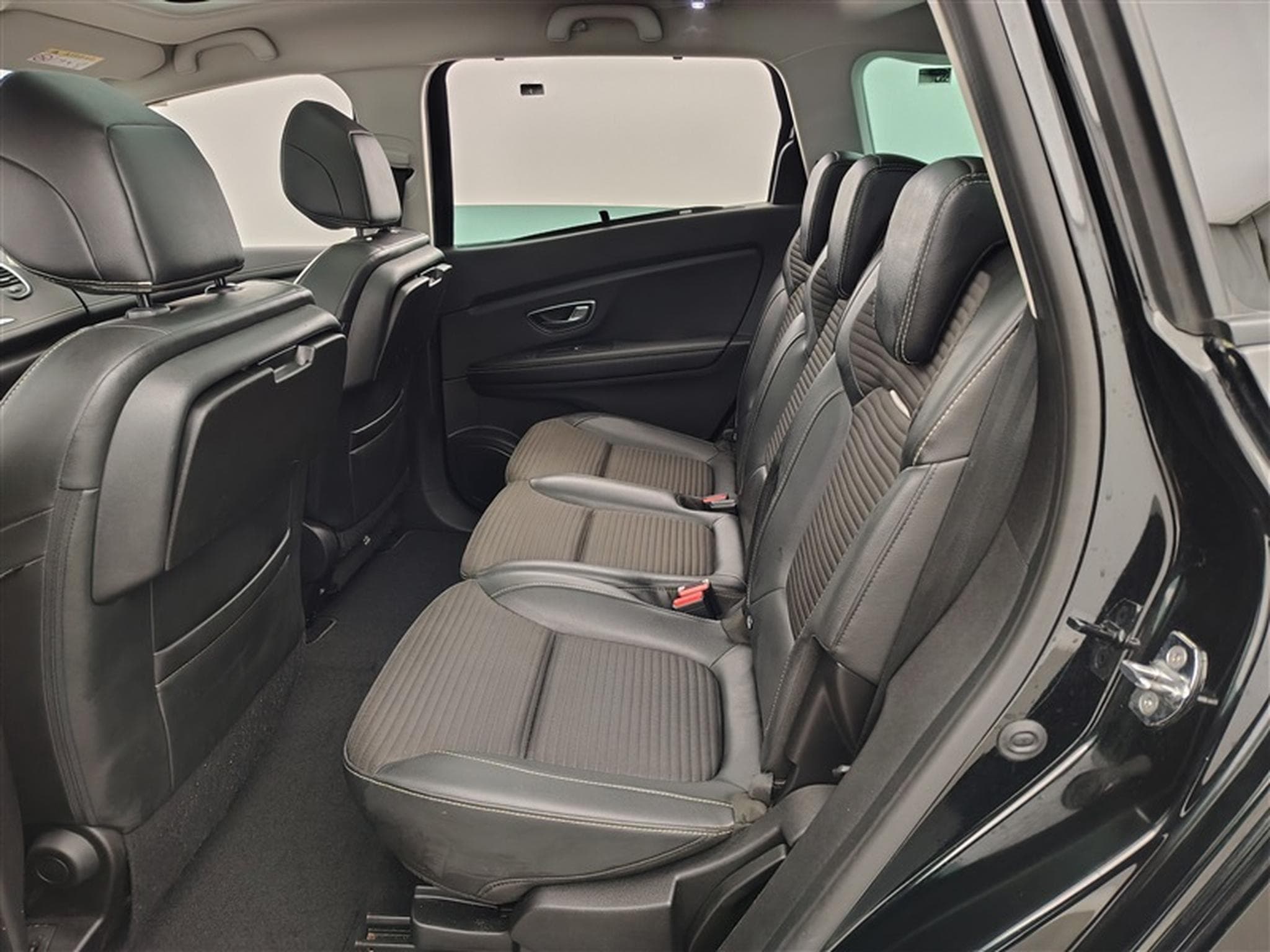 Renault Scenic 1.33 TCe 140cv EDC Intens 7pl. NAVI / FULL LED / PANO / HUD (2020) - Foto 13