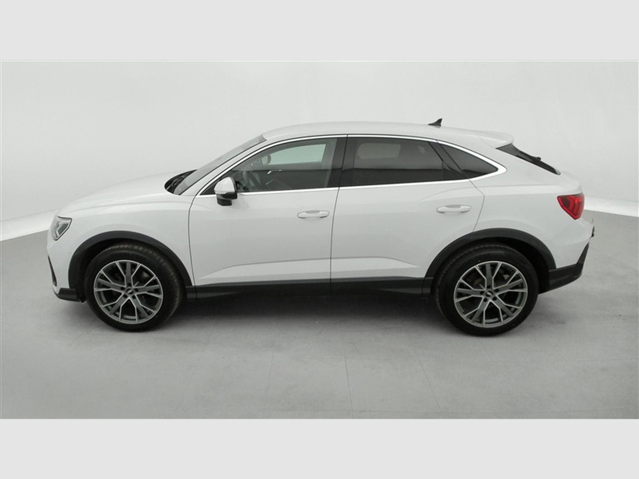 Audi Q3 Sportback 35 TFSI S-Tronic Sport CARPLAY / CAMERA / FULL LED (2021) - Foto 3