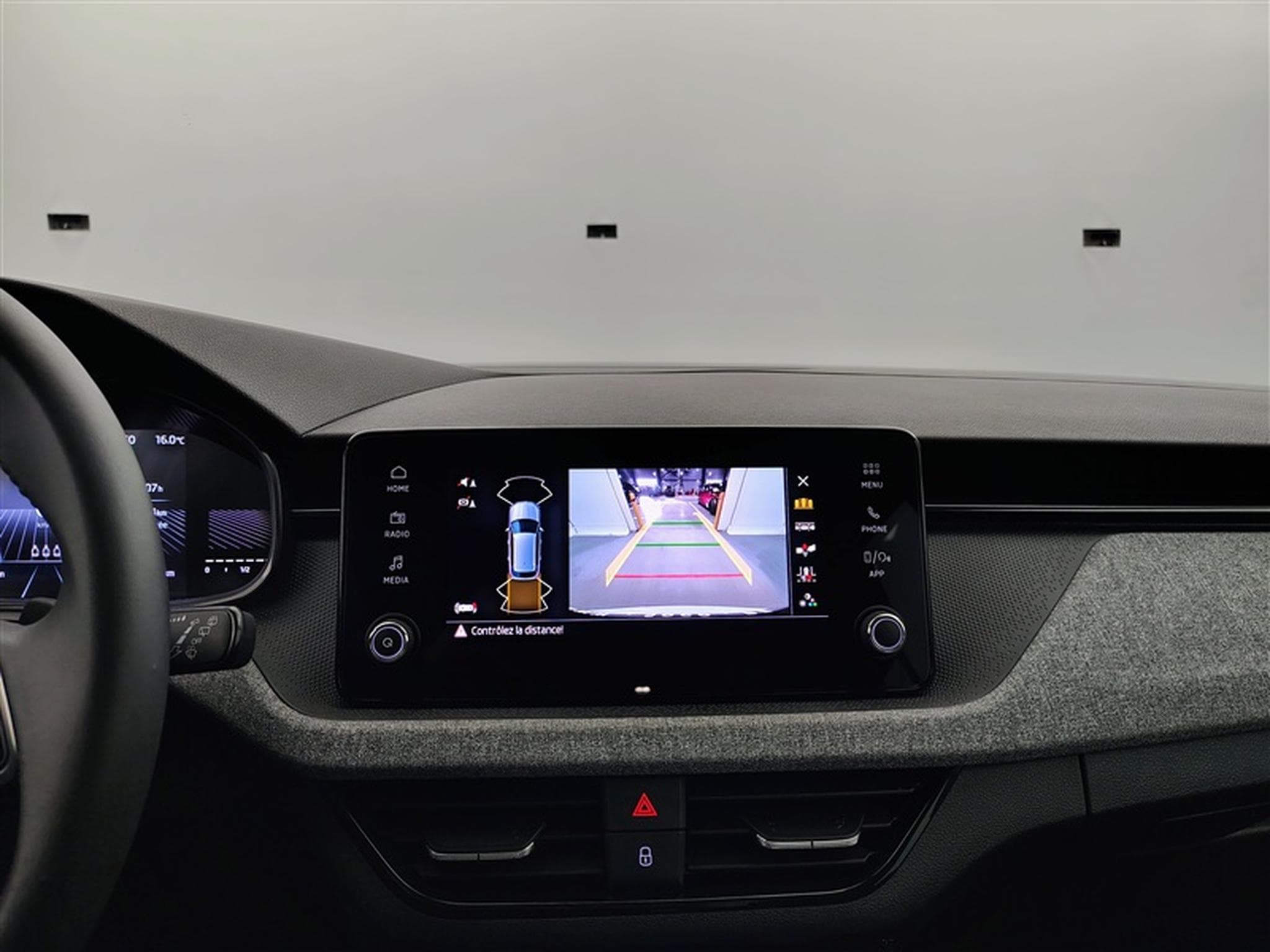 Skoda Kamiq 1.0 TSI 115cv DSG Clever CARPLAY / FULL LED / KEYLESS / CAM (2025) - Foto 18