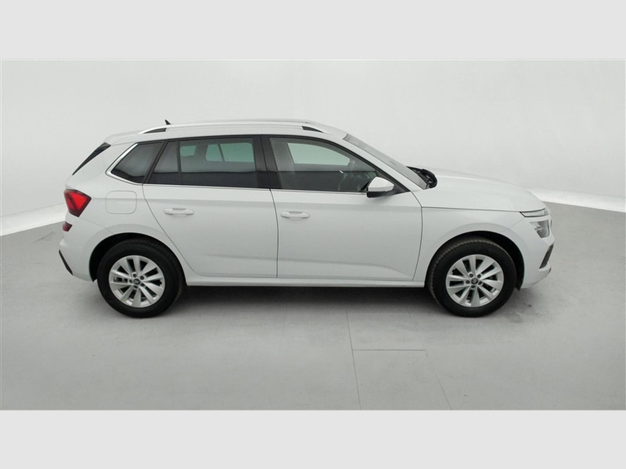 Skoda Kamiq 1.0 TSI 115cv DSG Clever CARPLAY / FULL LED / KEYLESS / CAM (2025) - Foto 24