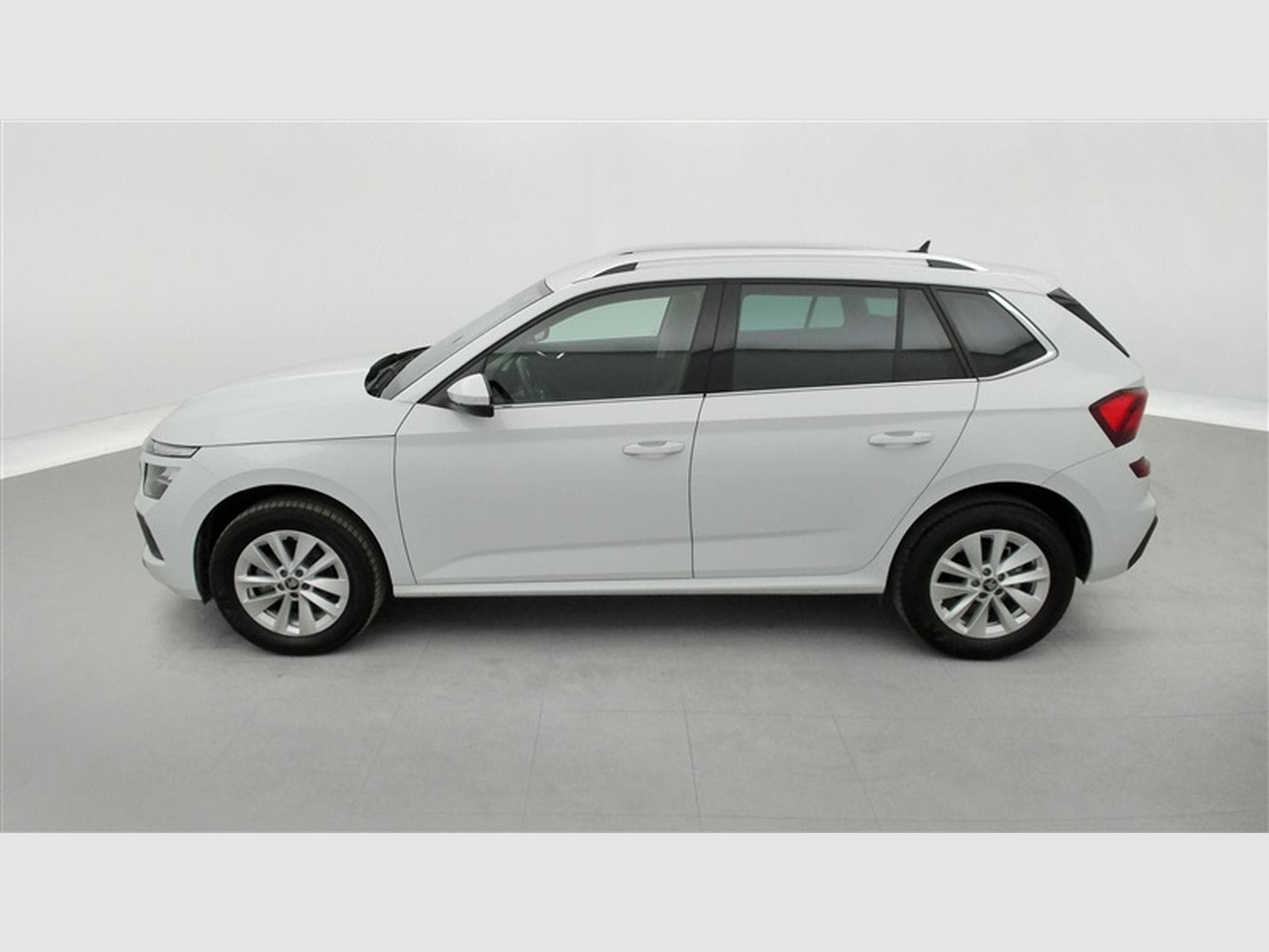 Skoda Kamiq 1.0 TSI 115cv DSG Clever CARPLAY / FULL LED / KEYLESS / CAM (2025) - Foto 3
