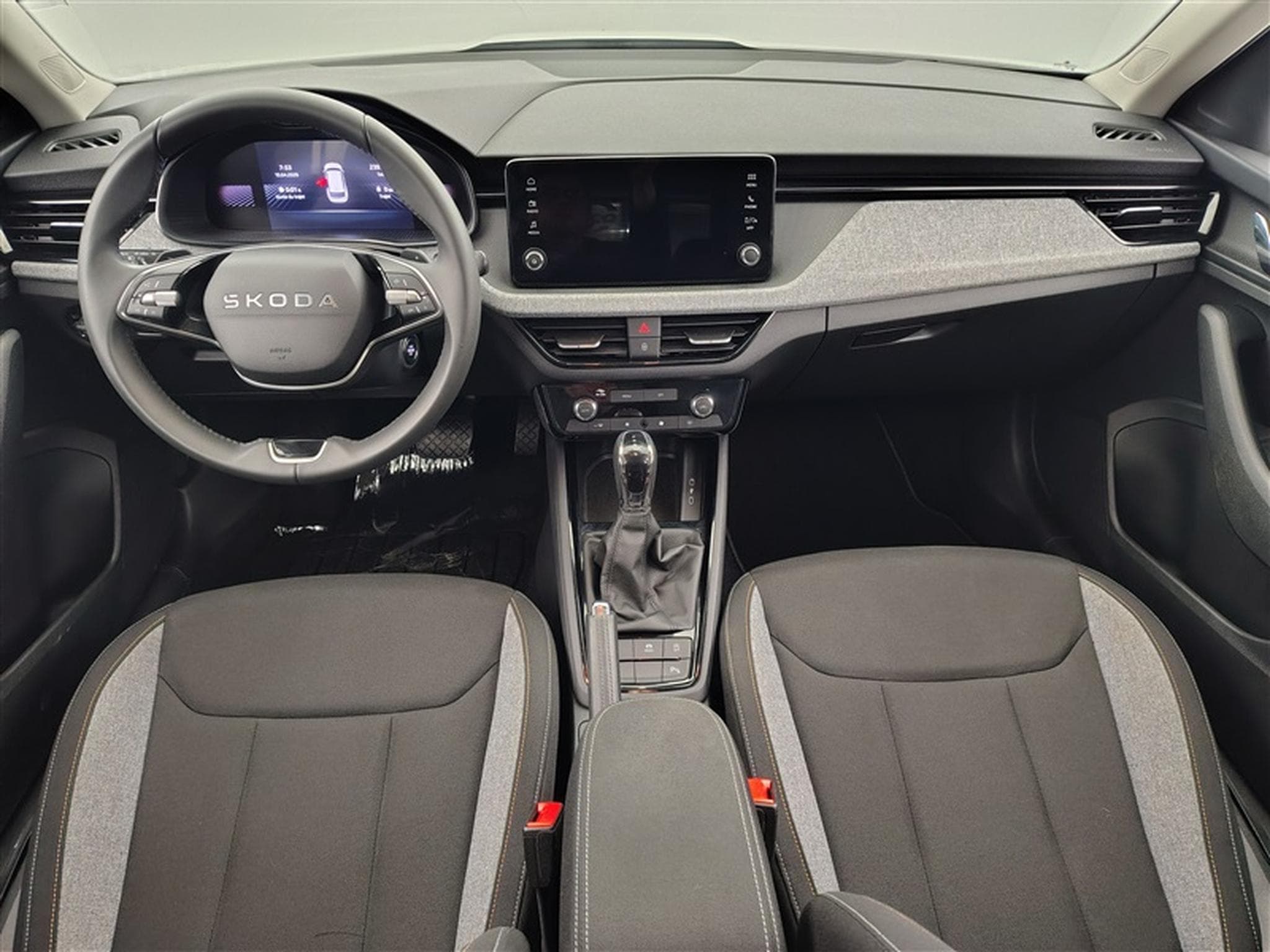 Skoda Kamiq 1.0 TSI 115cv DSG Clever CARPLAY / FULL LED / KEYLESS / CAM (2025) - Foto 8