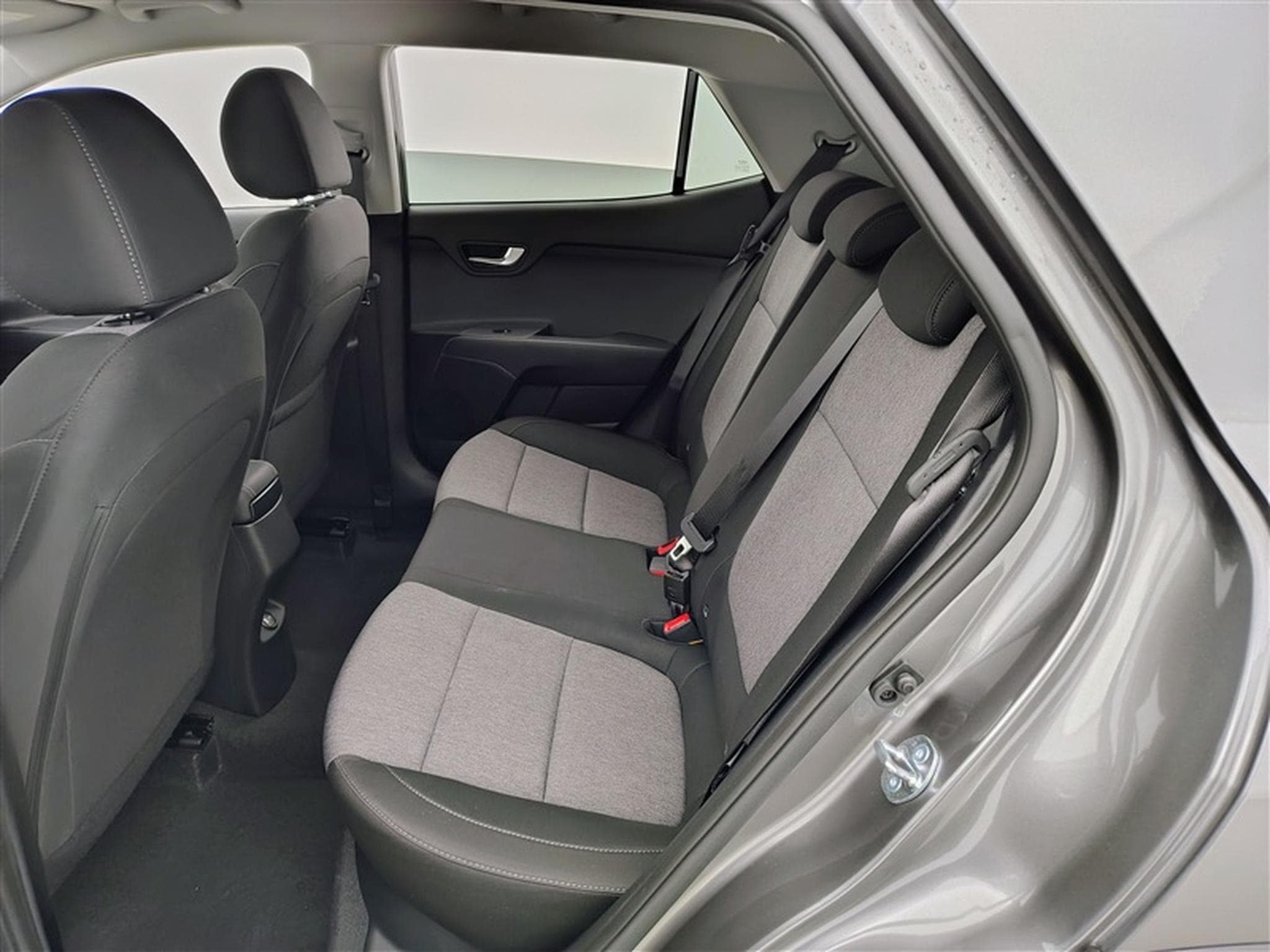 Kia Stonic 1.2 MPI 79cv Silver NAVI / CAMERA / CARPLAY / ALU (2025) - Foto 13