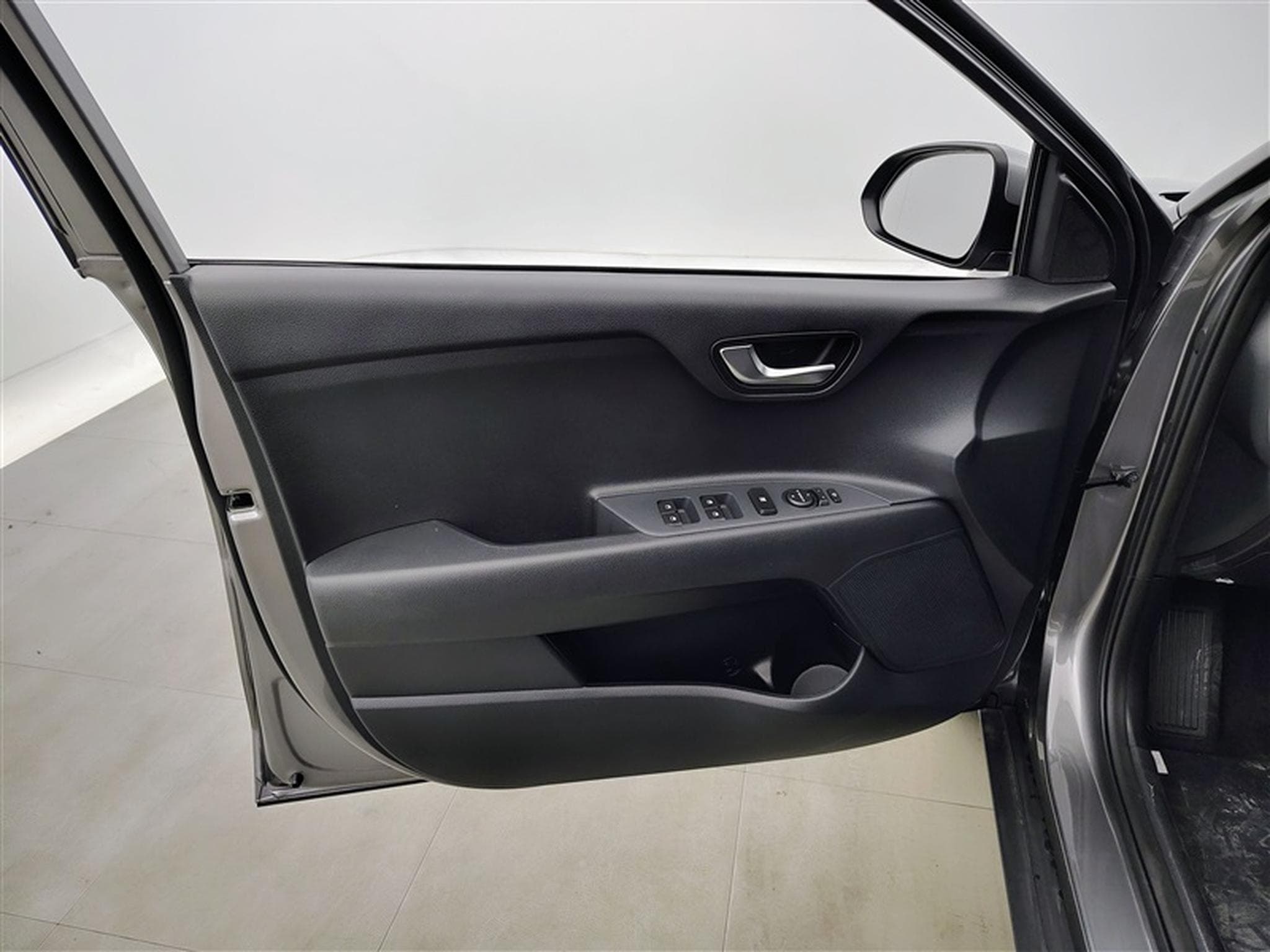 Kia Stonic 1.2 MPI 79cv Silver NAVI / CAMERA / CARPLAY / ALU (2025) - Foto 16
