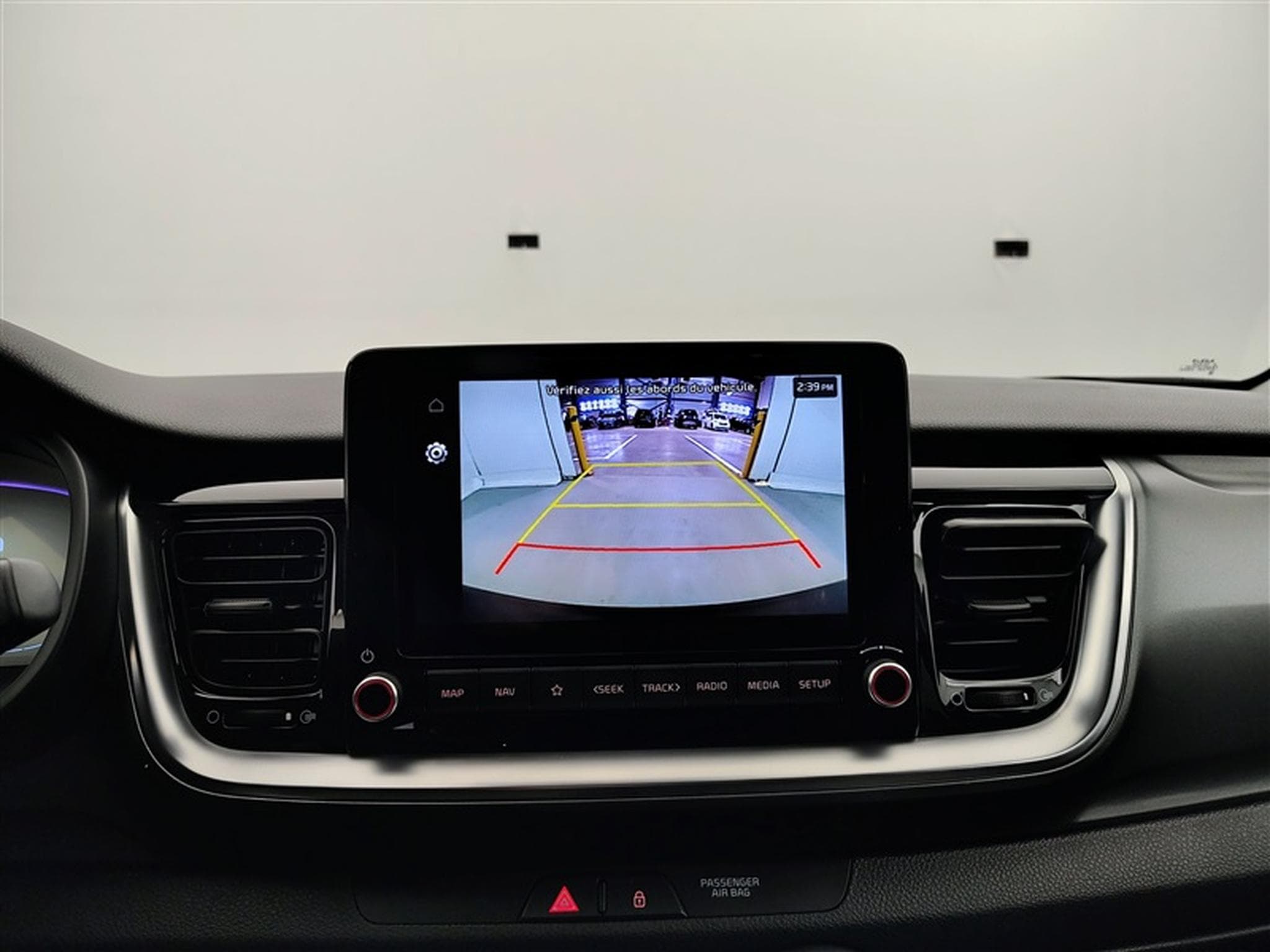 Kia Stonic 1.2 MPI 79cv Silver NAVI / CAMERA / CARPLAY / ALU (2025) - Foto 17