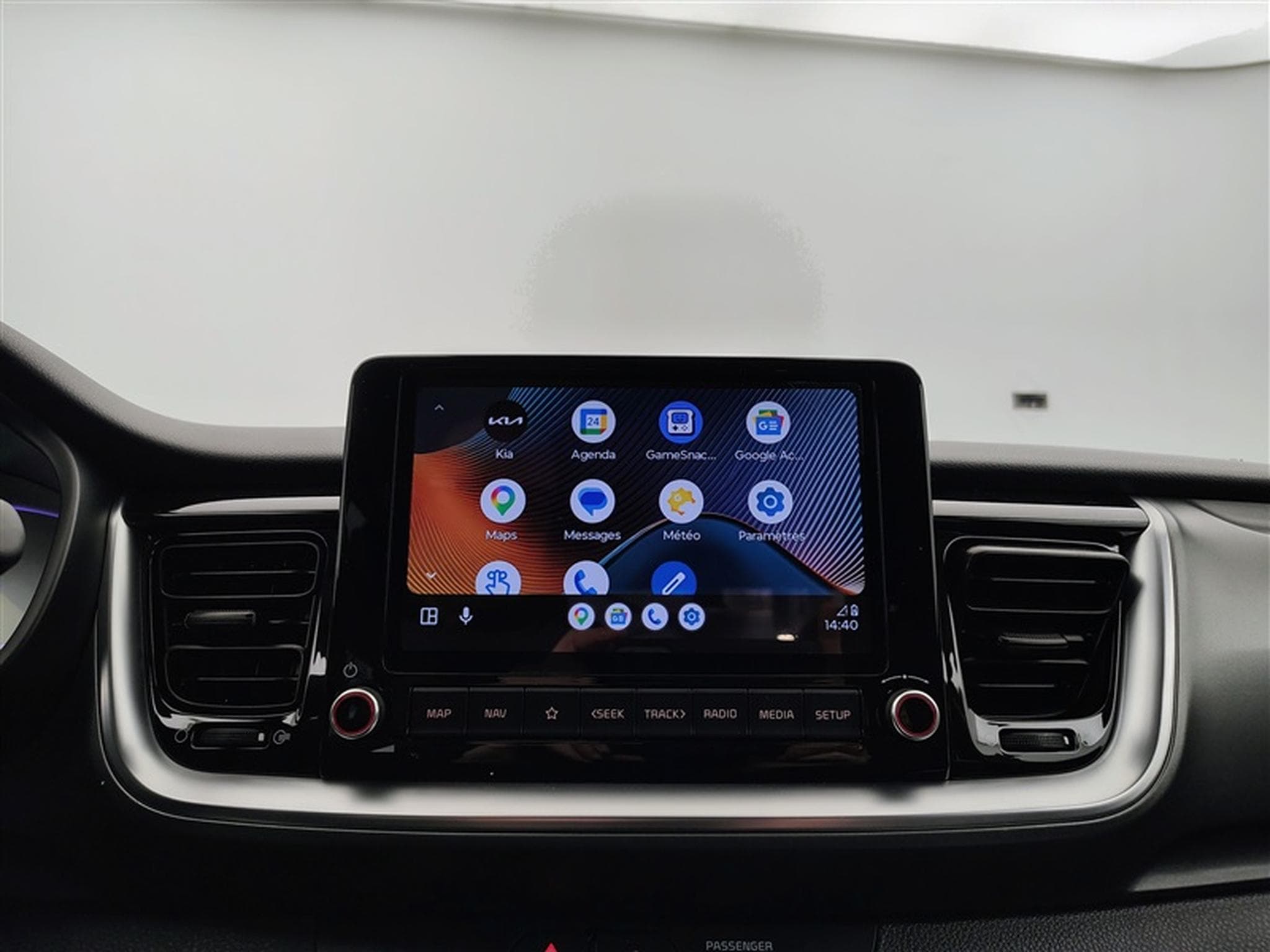 Kia Stonic 1.2 MPI 79cv Silver NAVI / CAMERA / CARPLAY / ALU (2025) - Foto 19