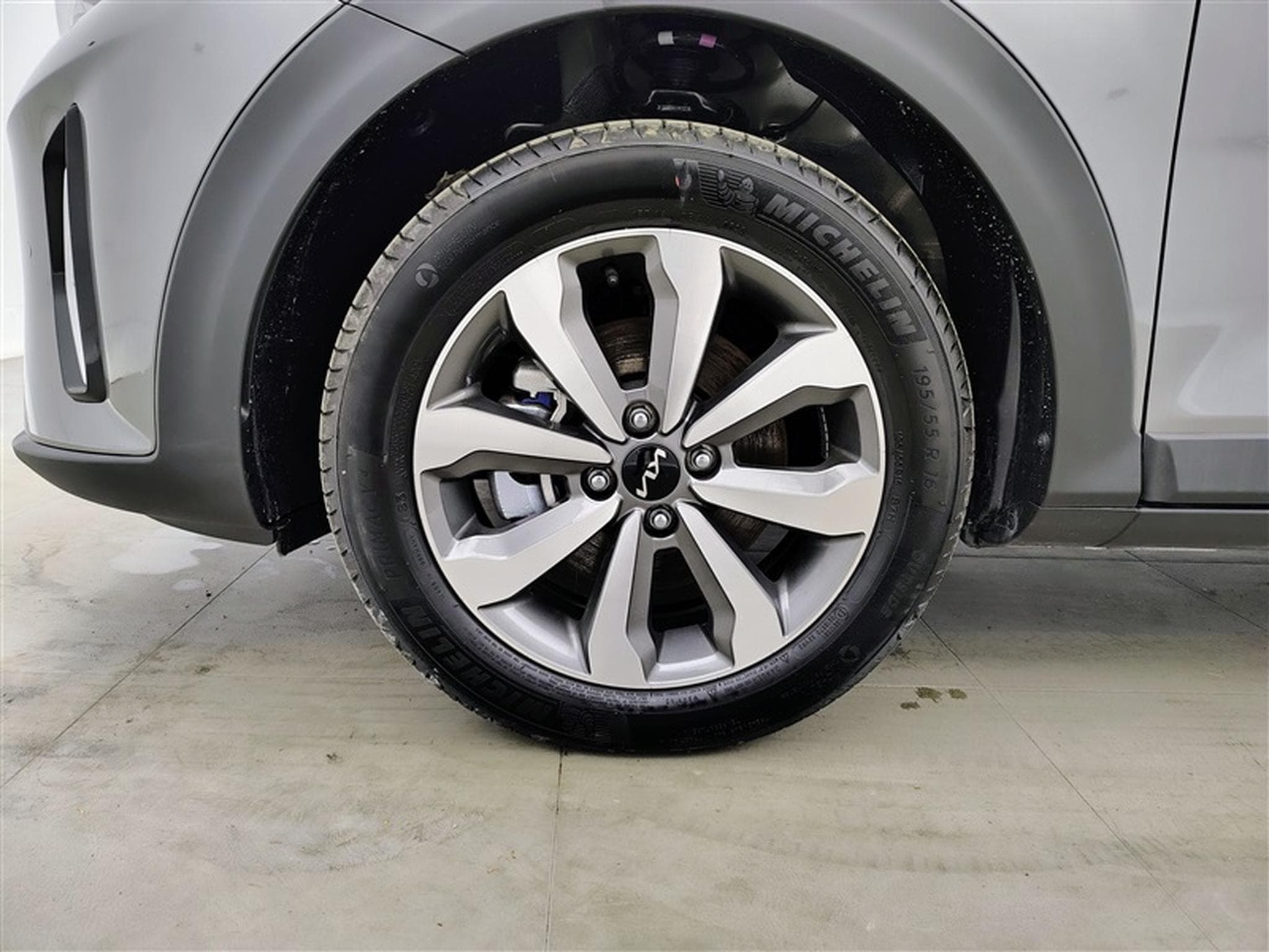 Kia Stonic 1.2 MPI 79cv Silver NAVI / CAMERA / CARPLAY / ALU (2025) - Foto 6