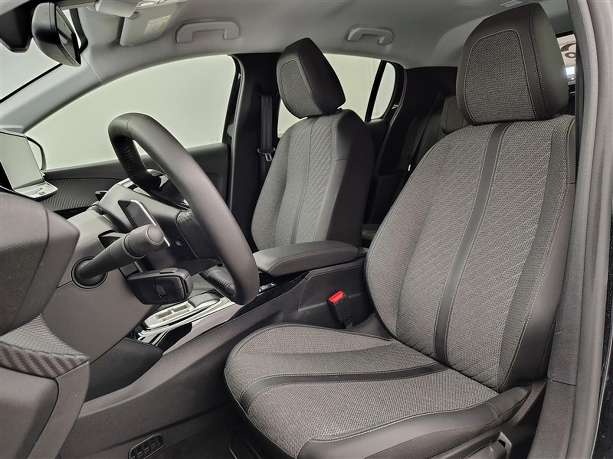 Peugeot 208 1.2 Hybrid 100cv e-DSC6 Allure CARPLAY / FULL LED / S-CUIR (2025) - Foto 7