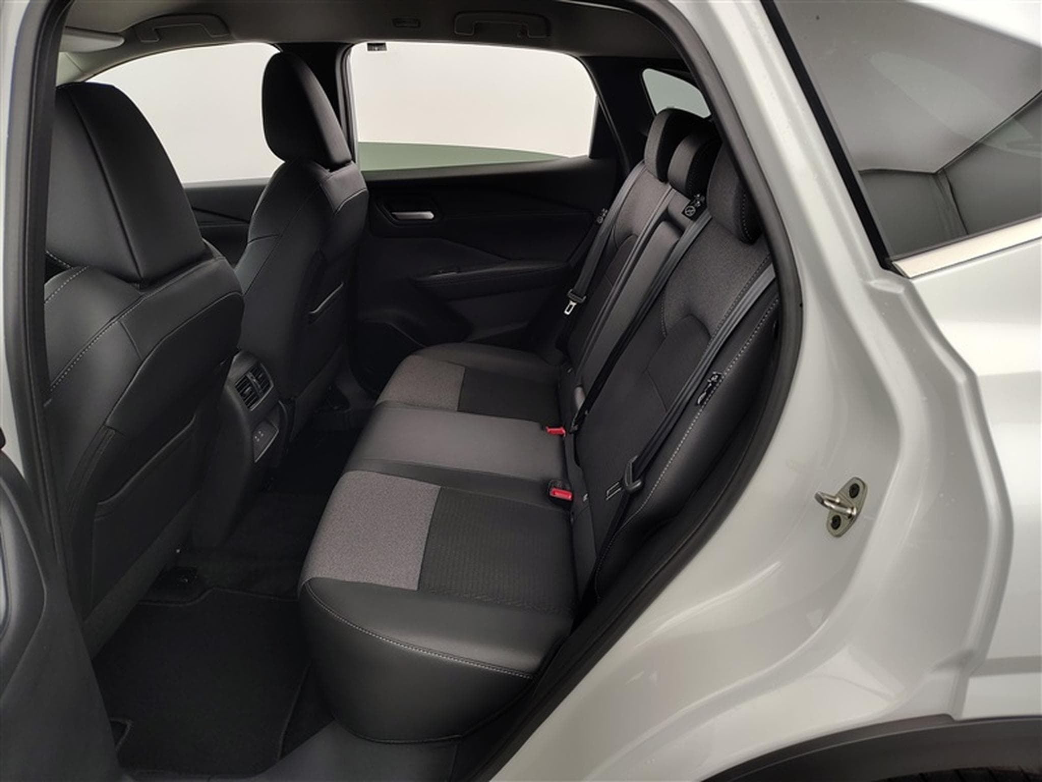 Nissan Qashqai 1.3 DIG-T MHEV X-Tronic N-Connecta CARPLAY / FULL LED / CAM (2026) - Foto 14