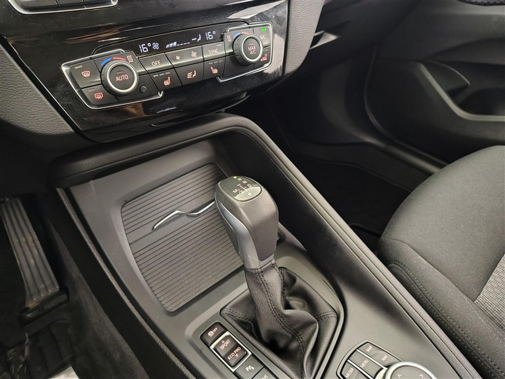 BMW X1 PHEV 1.5iA xDrive25e NAVI / FULL LED / PDC AV-AR (2021) - Foto 12
