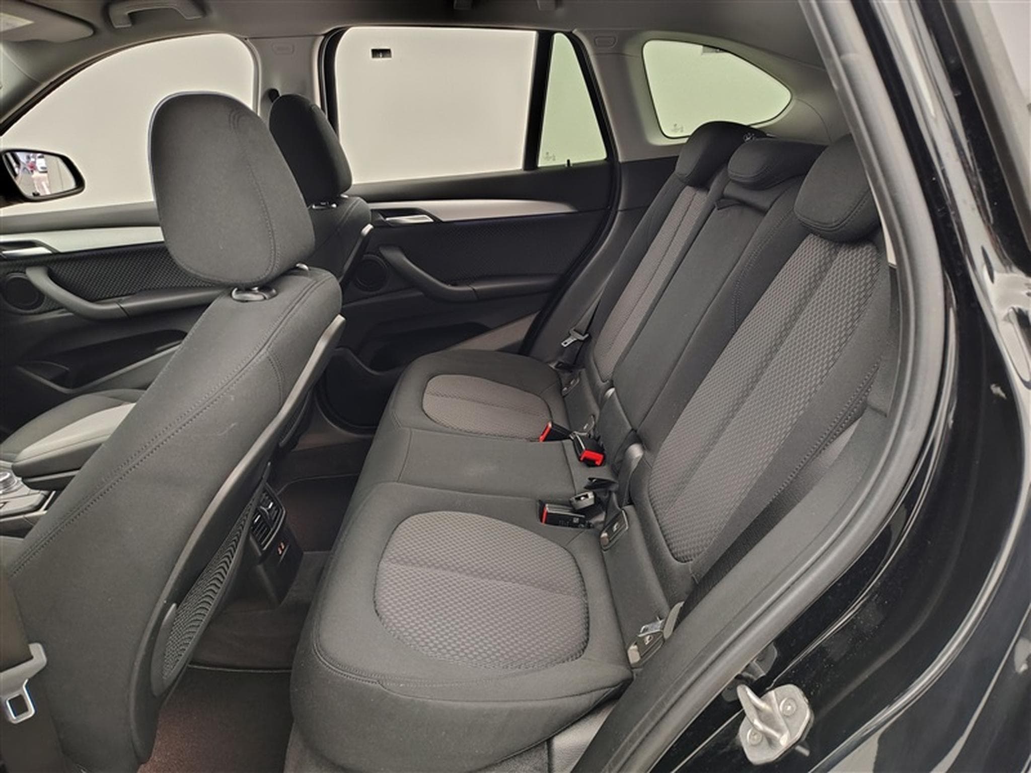 BMW X1 PHEV 1.5iA xDrive25e NAVI / FULL LED / PDC AV-AR (2021) - Foto 13