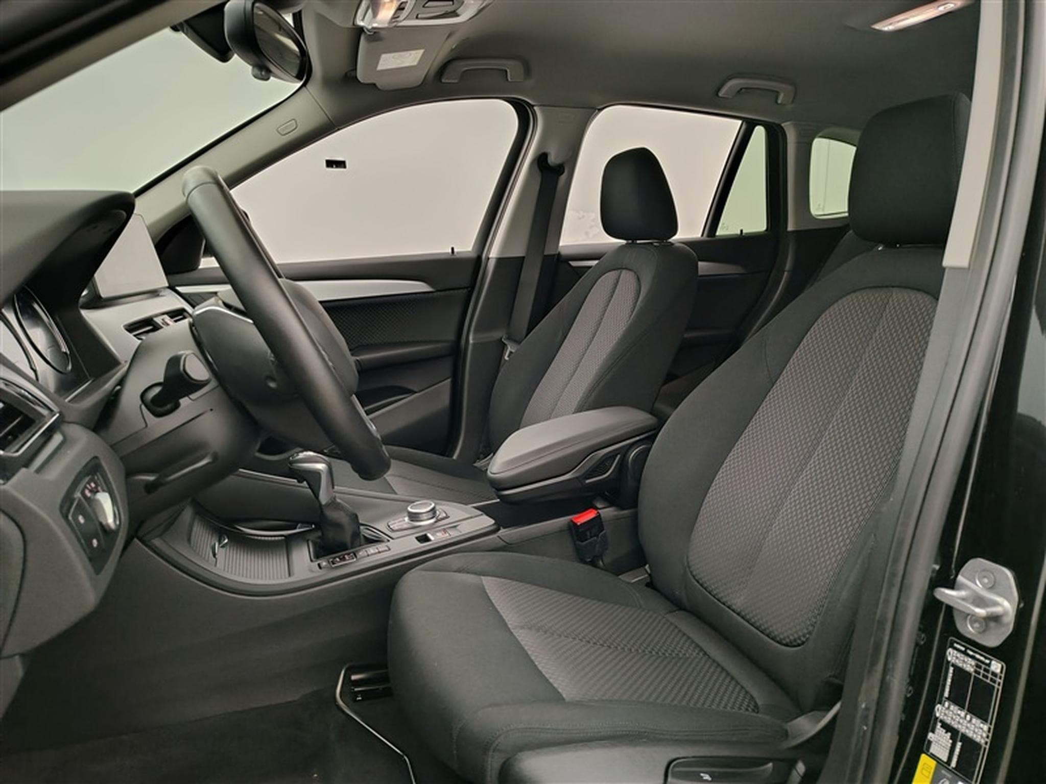 BMW X1 PHEV 1.5iA xDrive25e NAVI / FULL LED / PDC AV-AR (2021) - Foto 7