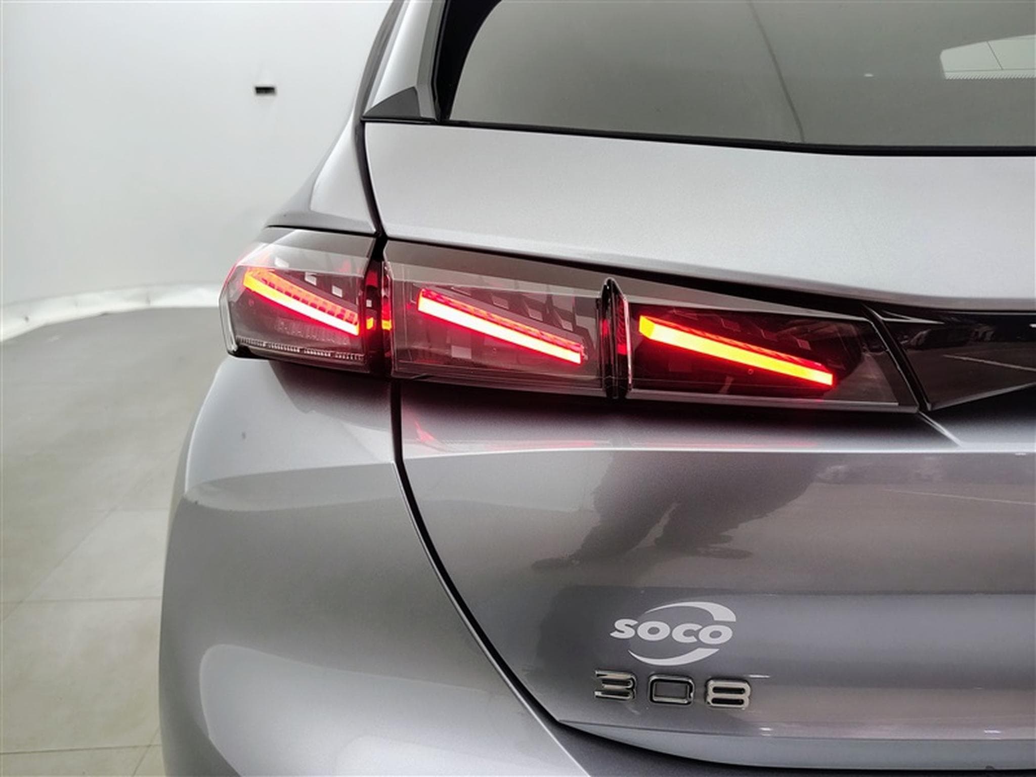 Peugeot 308 1.2 PureTech 130Cv EAT8 GT S-CUIR / NAVI / FULL LED (2024) - Foto 16