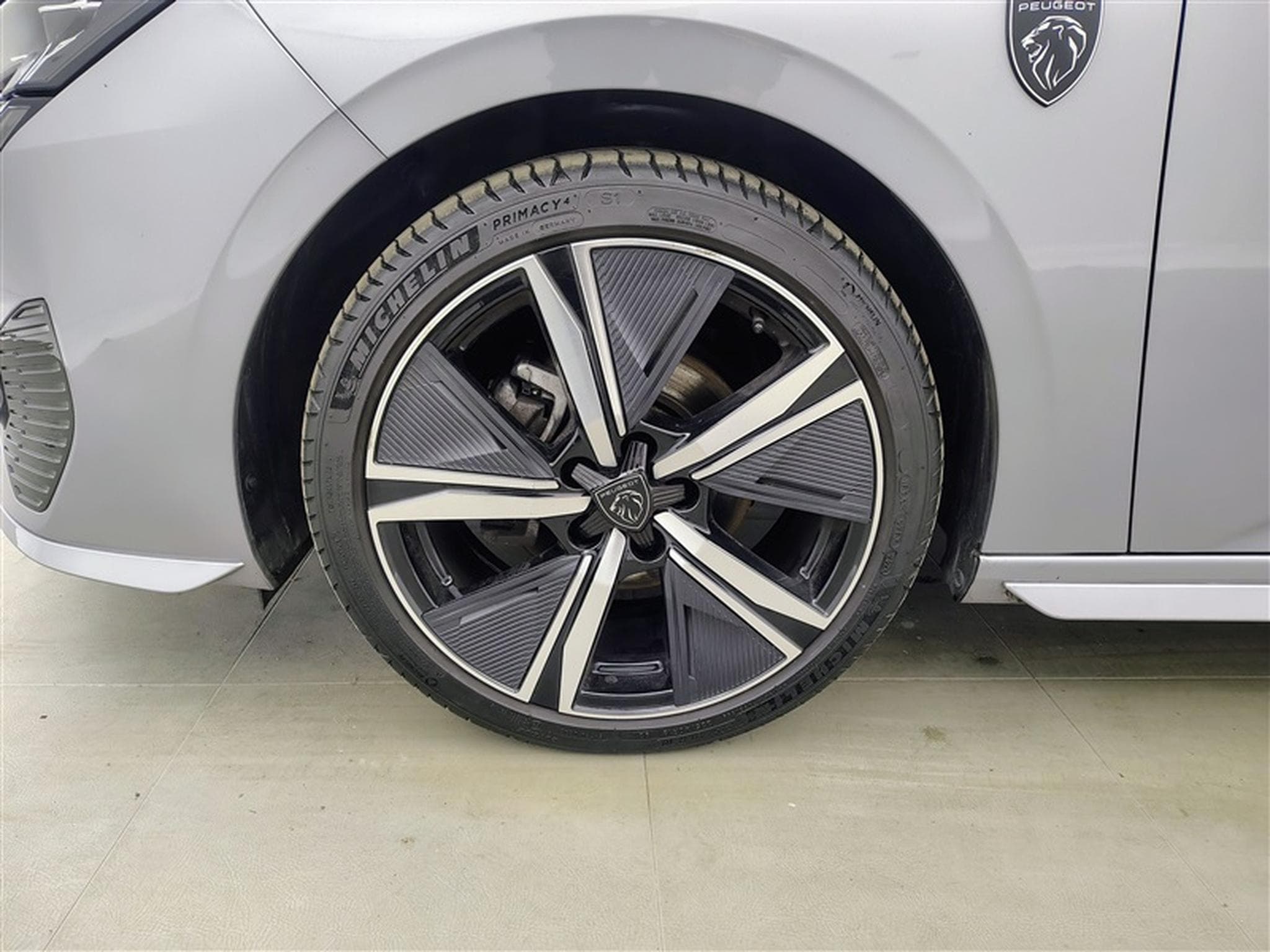 Peugeot 308 1.2 PureTech 130Cv EAT8 GT S-CUIR / NAVI / FULL LED (2024) - Foto 6