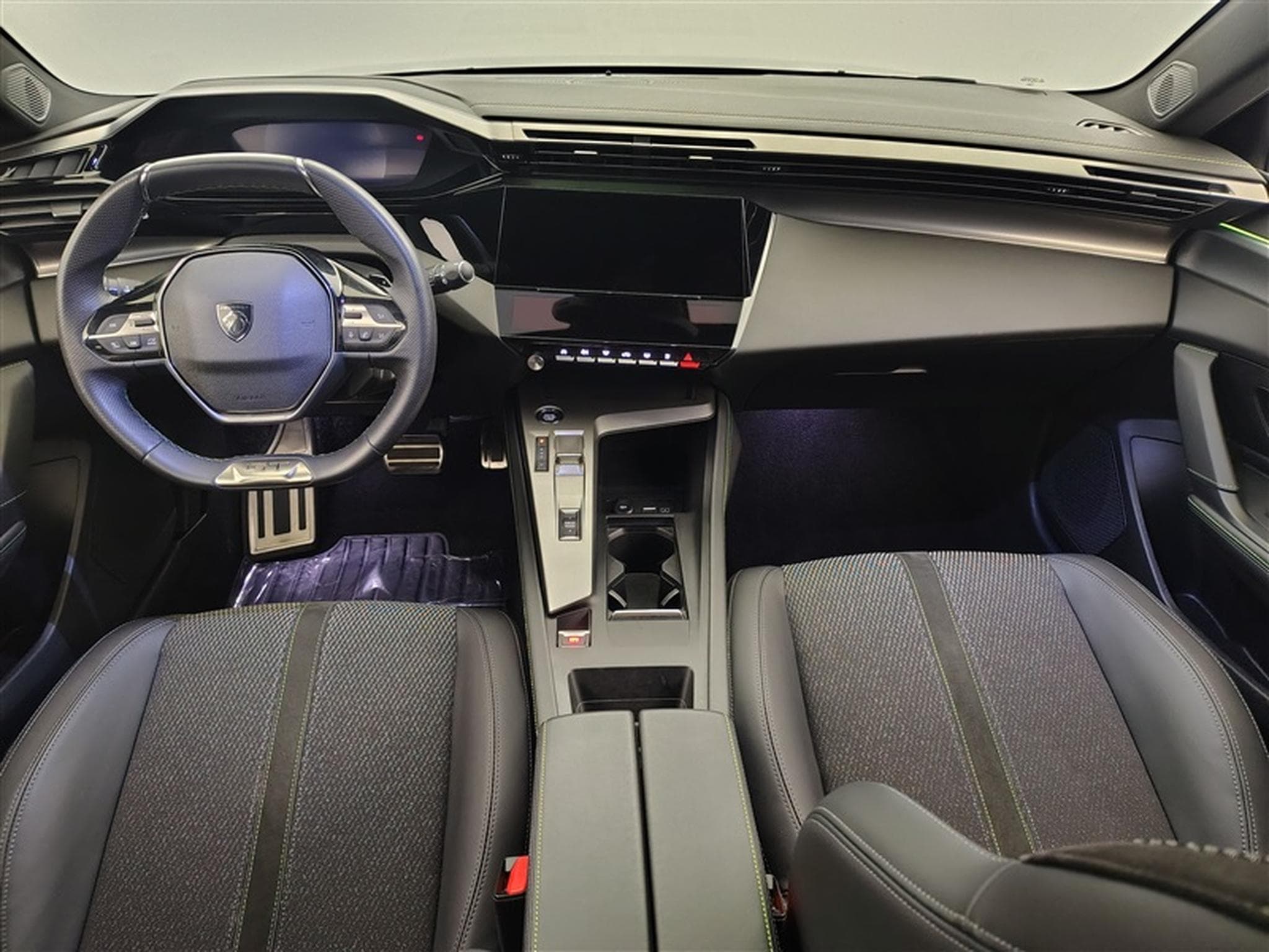 Peugeot 308 1.2 PureTech 130Cv EAT8 GT S-CUIR / NAVI / FULL LED (2024) - Foto 8