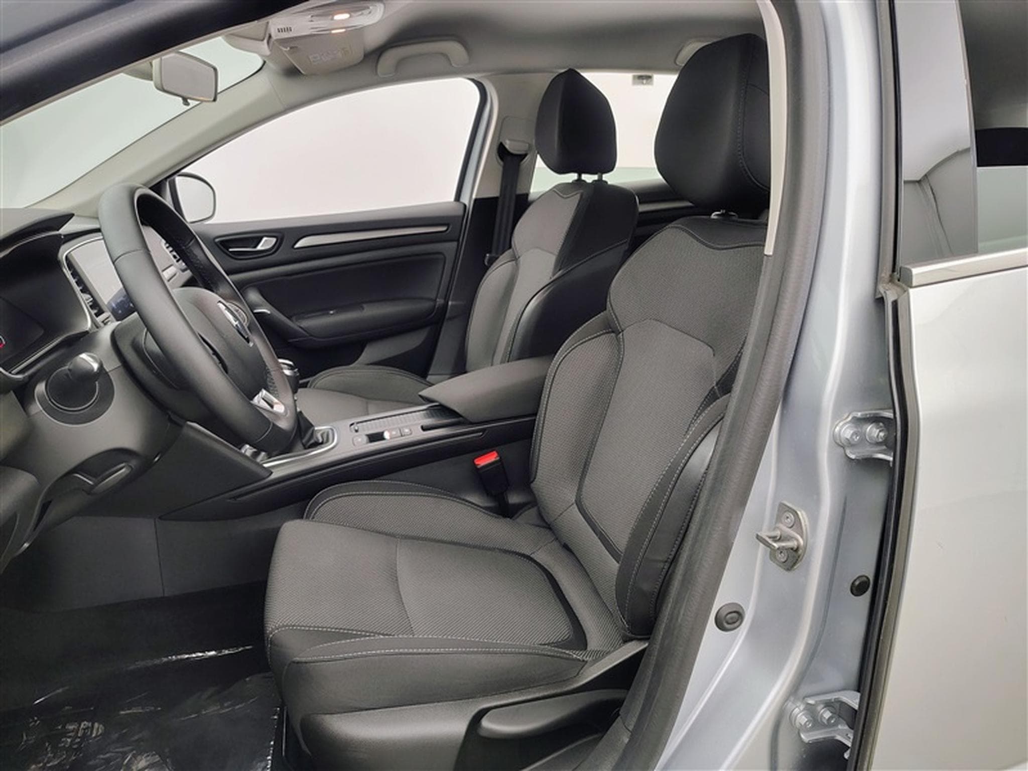 Renault Megane 1.33 TCe Equilibre  Navi / Led / PDC av+ar (2023) - Foto 7