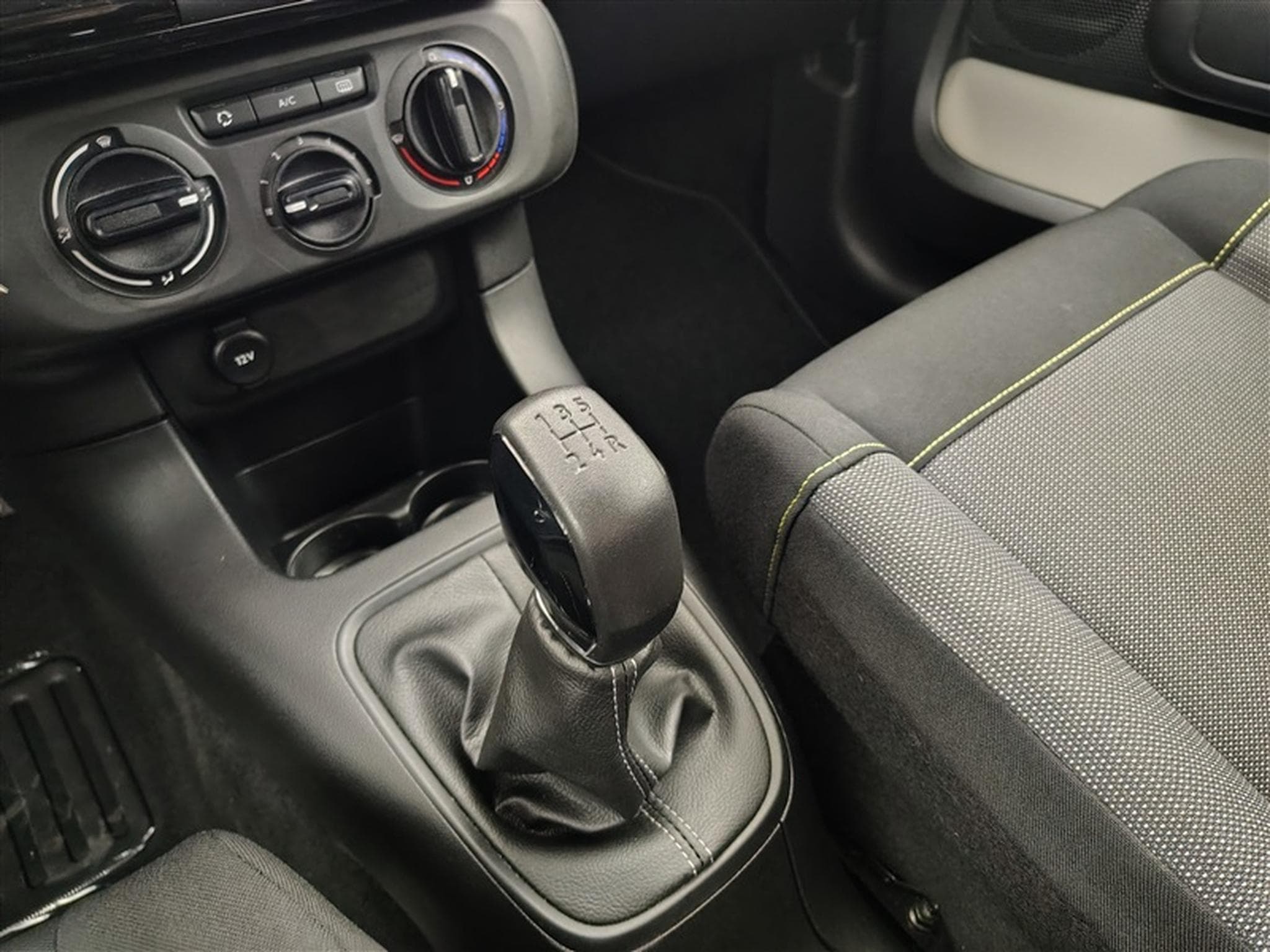 Citroen C3 1.2i PureTech You S&S (2022) - Foto 12