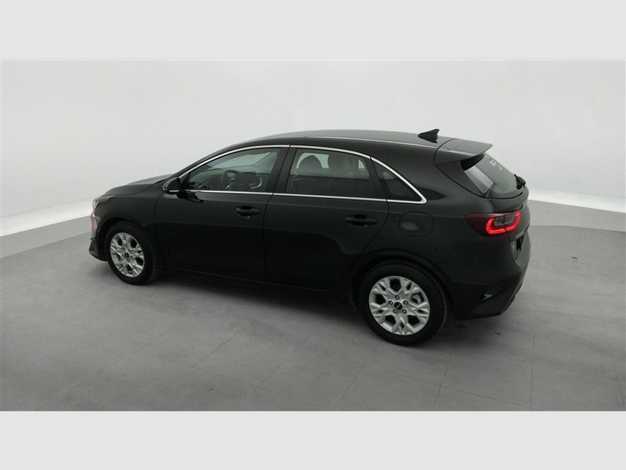 Kia Ceed 1.0 T-GDi More (2024) - Photo 17