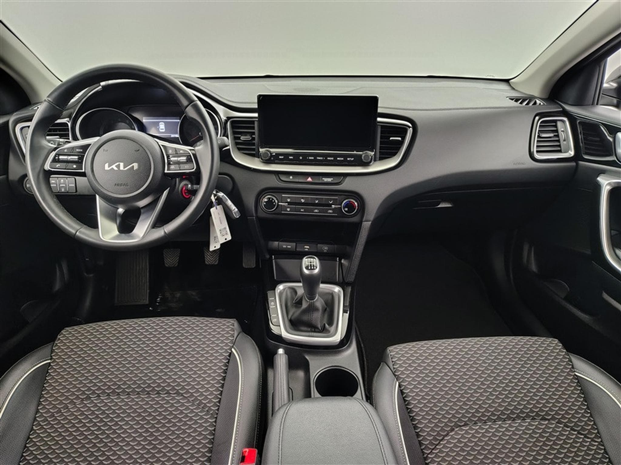 Kia Ceed 1.0 T-GDi More (2024) - Photo 8