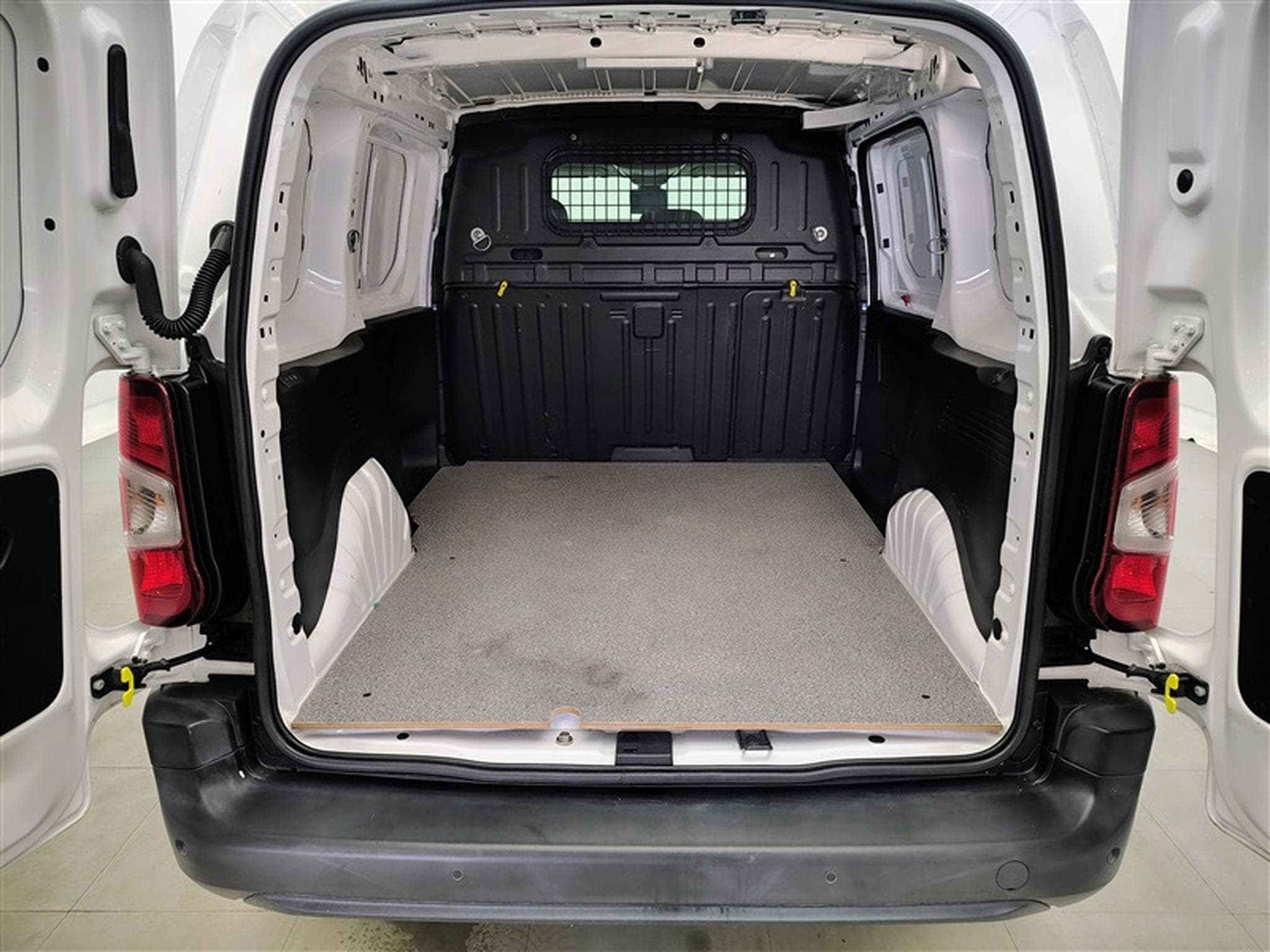 Citroen Berlingo 1.2 Puretech 130Cv EAT8 Worker 3PL / NAVI / CAMERA / CARPLAY (2021) - Foto 14