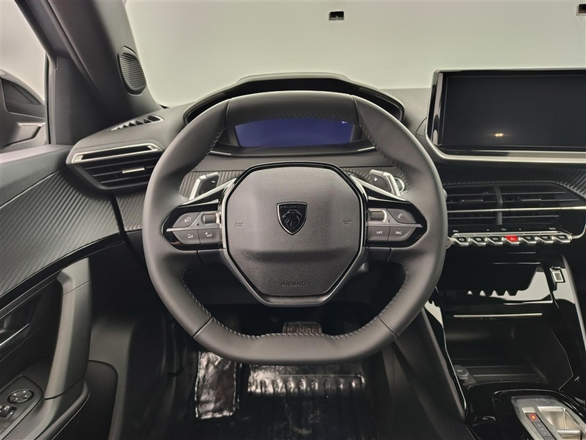 Peugeot 2008 1.2 Hybrid 145cv E-DSC6 Allure NAVI / FULL LED /CUIR PARTIEL (2026) - Foto 9