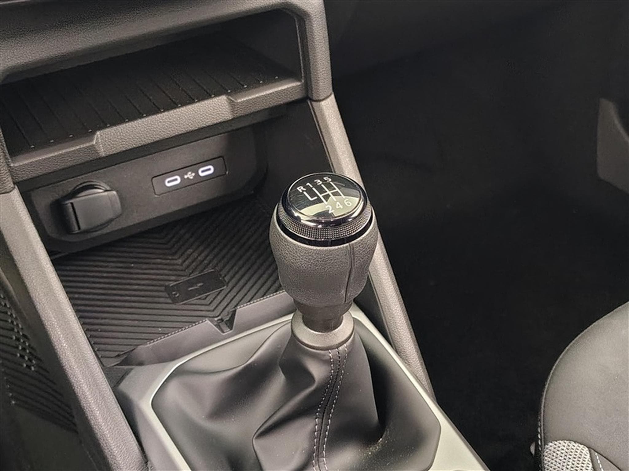 Dacia Bigster Mild Hybrid 140cv Journey NAVI / CARPLAY / CAMERA (2026) - Foto 12