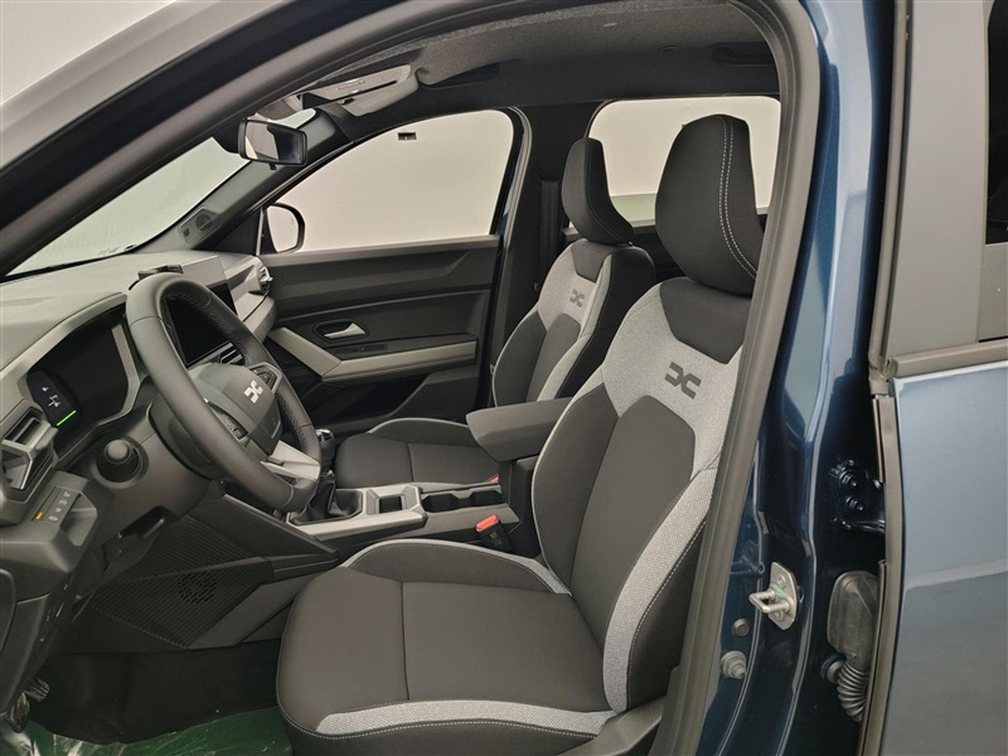 Dacia Bigster Mild Hybrid 140cv Journey NAVI / CARPLAY / CAMERA (2026) - Foto 7