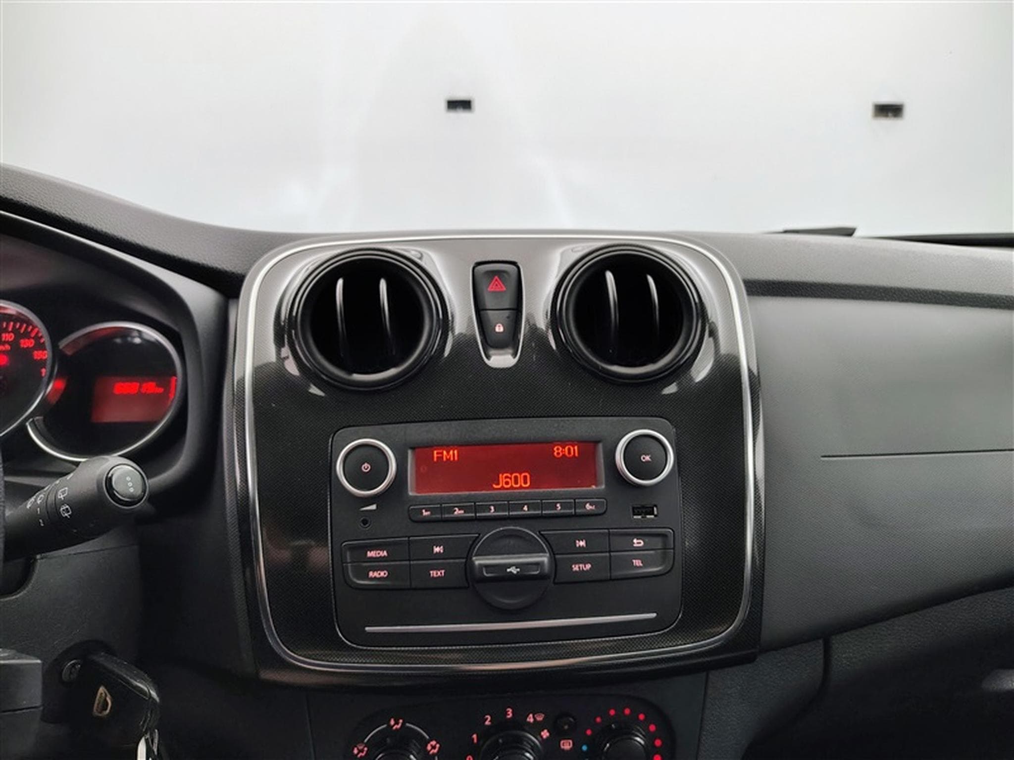 Dacia Sandero 1.0 SCe 75cv Laureate (2020) - Foto 11