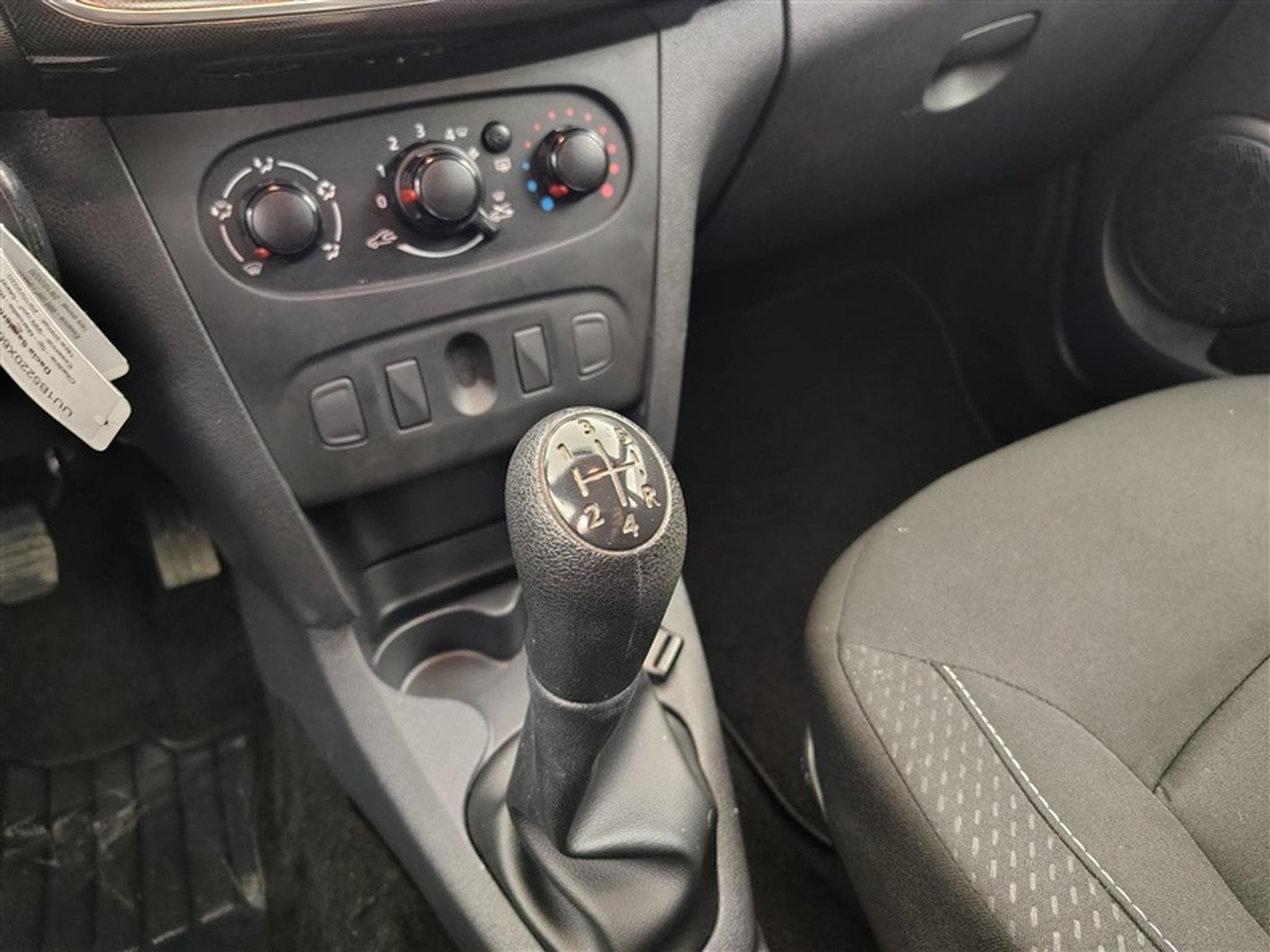 Dacia Sandero 1.0 SCe 75cv Laureate (2020) - Foto 12