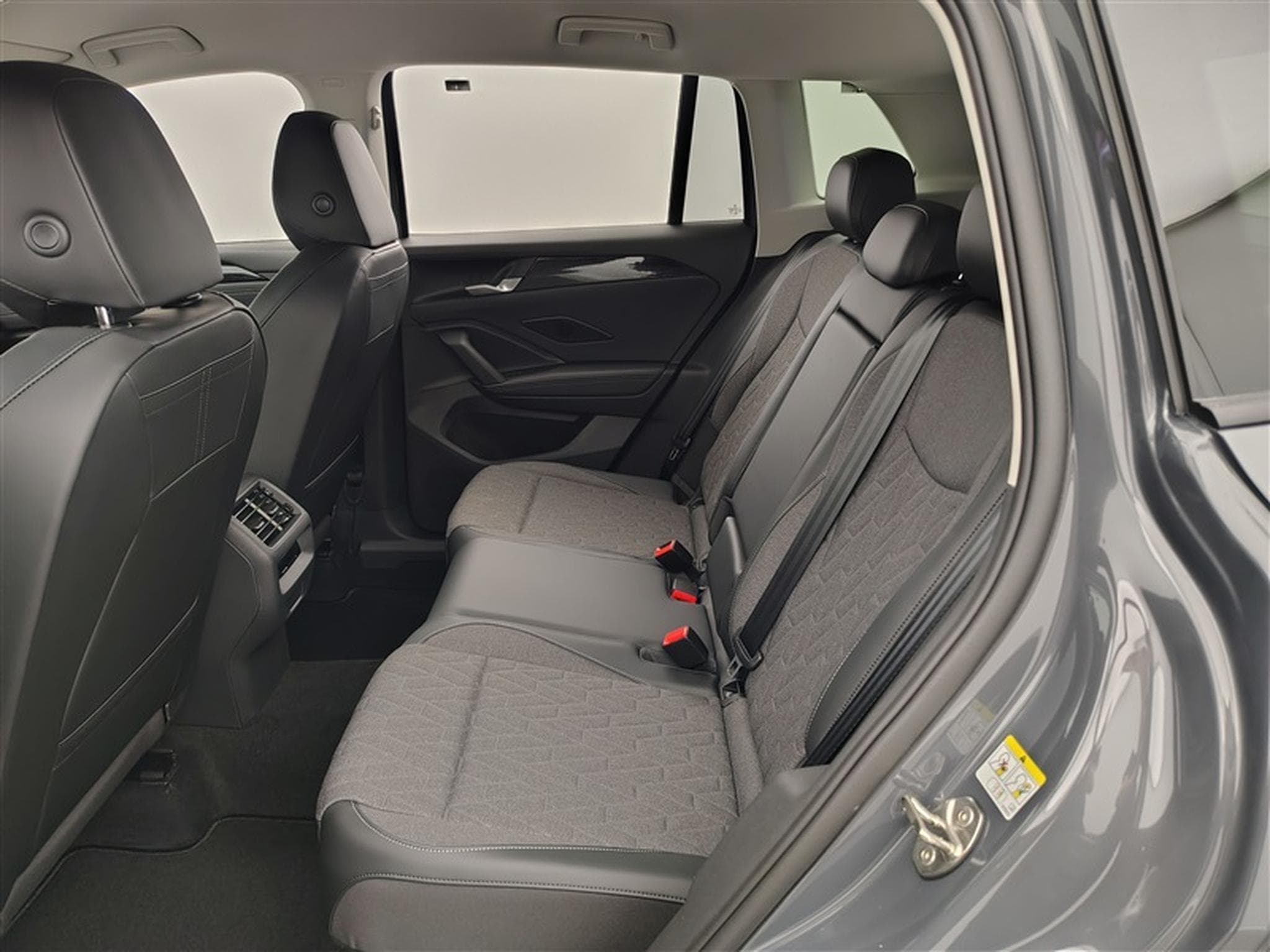 VW Tiguan 1.5 TSI 130cv DSG United CARPLAY / FULL LED / CAMERA 360° (2026) - Photo 13