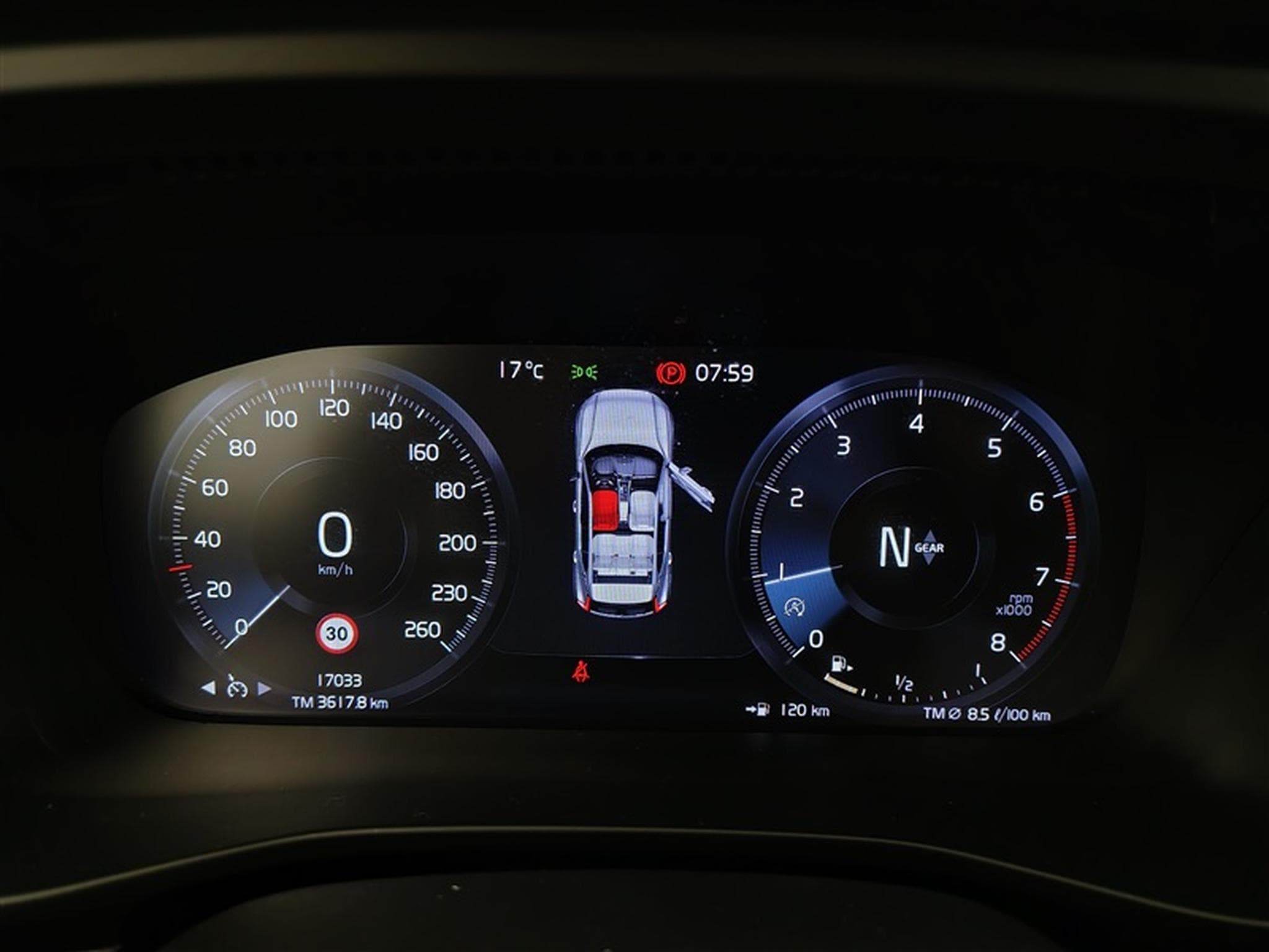 Volvo XC40 1.5 T2 Essential FULL LED/CARPLAY/JA17/PDC (2023) - Photo 10