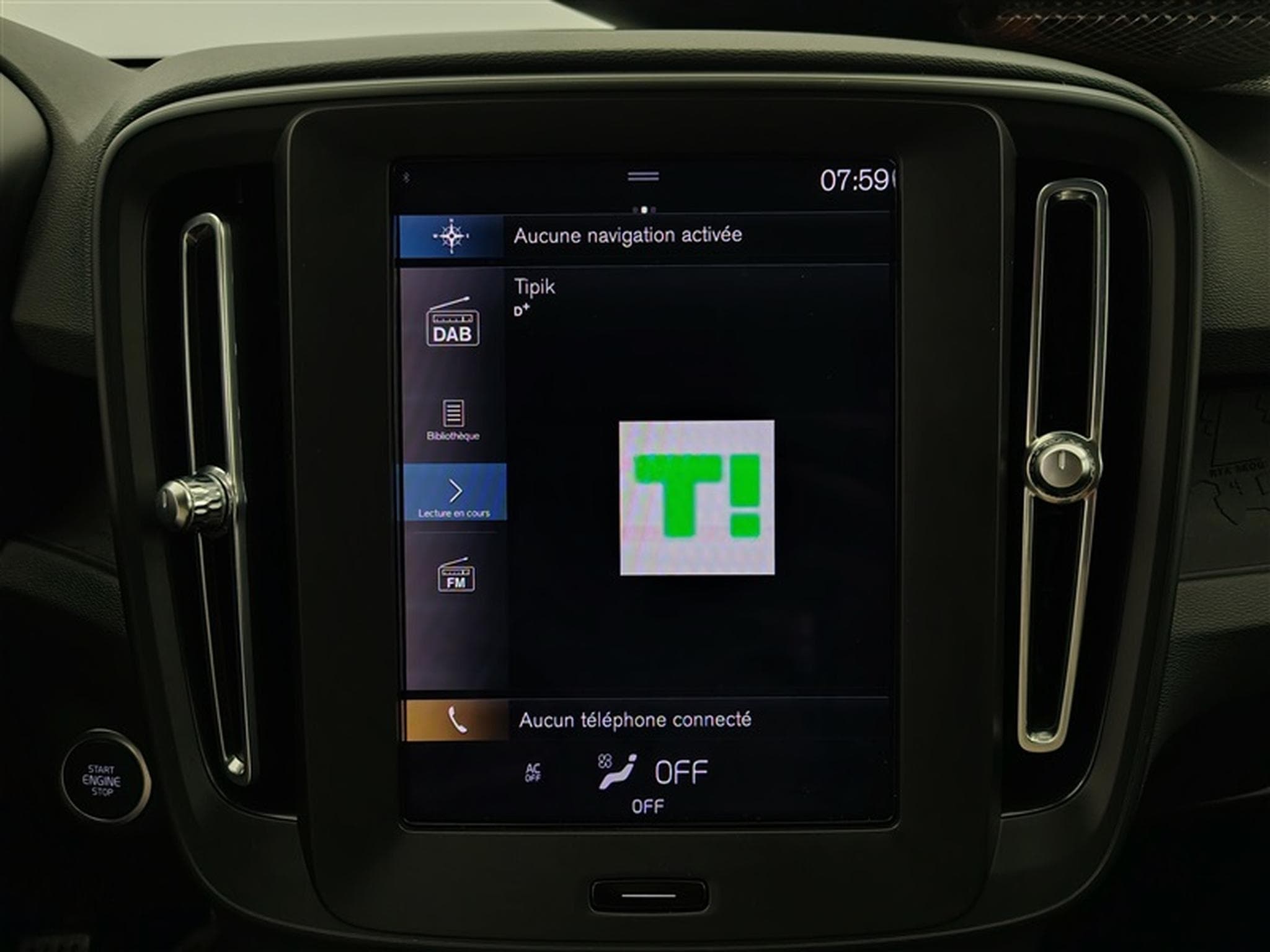 Volvo XC40 1.5 T2 Essential FULL LED/CARPLAY/JA17/PDC (2023) - Photo 11