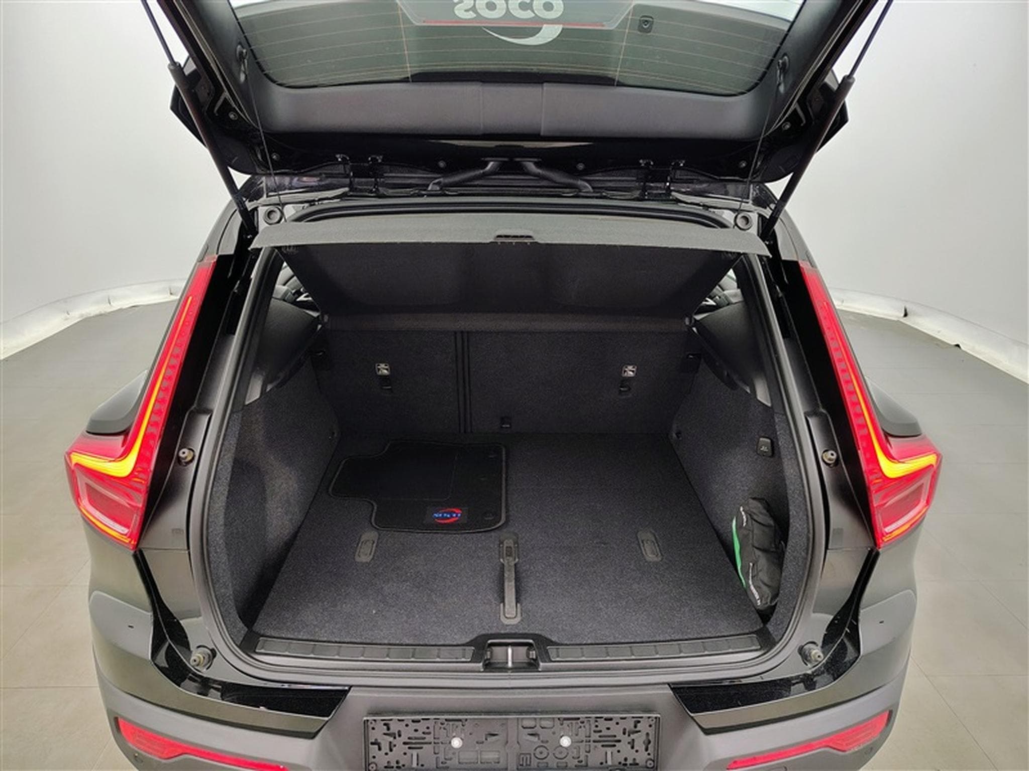 Volvo XC40 1.5 T2 Essential FULL LED/CARPLAY/JA17/PDC (2023) - Photo 14
