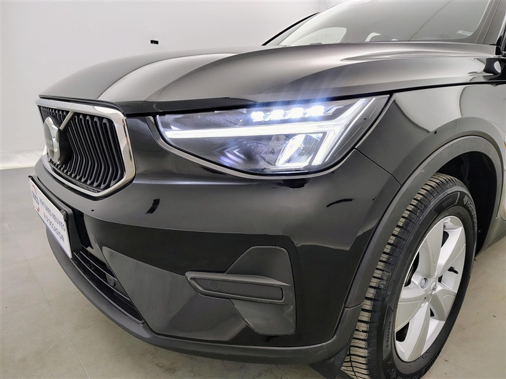 Volvo XC40 1.5 T2 Essential FULL LED/CARPLAY/JA17/PDC (2023) - Photo 15