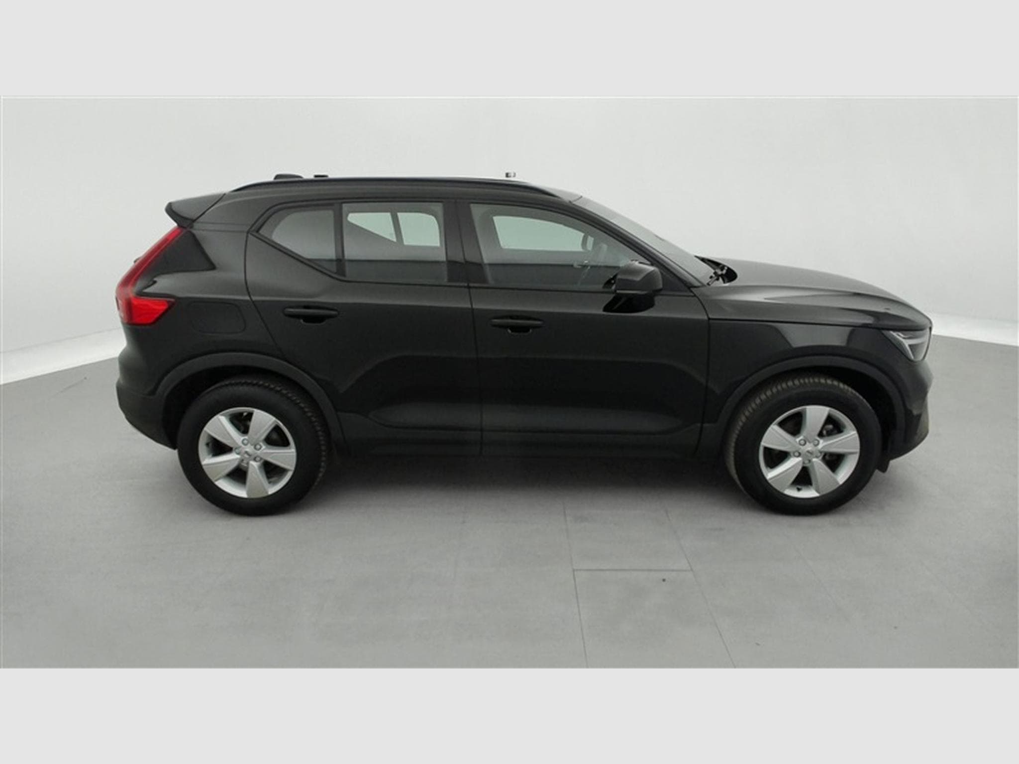 Volvo XC40 1.5 T2 Essential FULL LED/CARPLAY/JA17/PDC (2023) - Photo 23