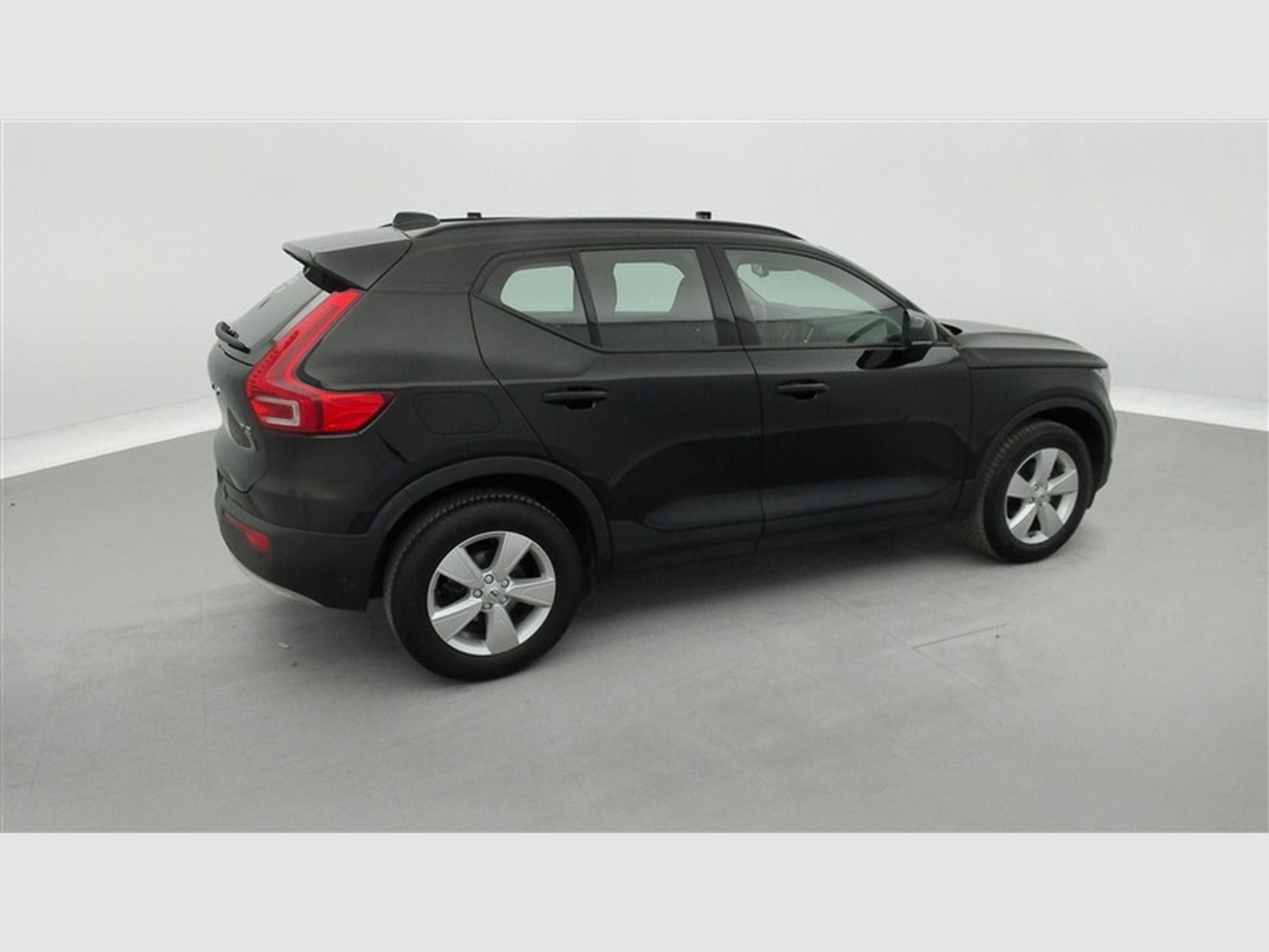 Volvo XC40 1.5 T2 Essential FULL LED/CARPLAY/JA17/PDC (2023) - Photo 24