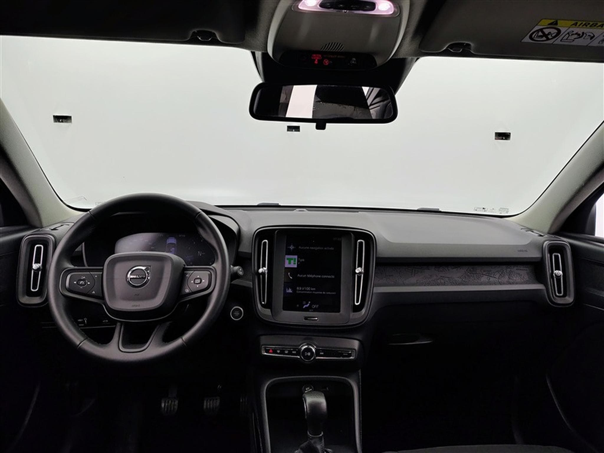 Volvo XC40 1.5 T2 Essential FULL LED/CARPLAY/JA17/PDC (2023) - Photo 8