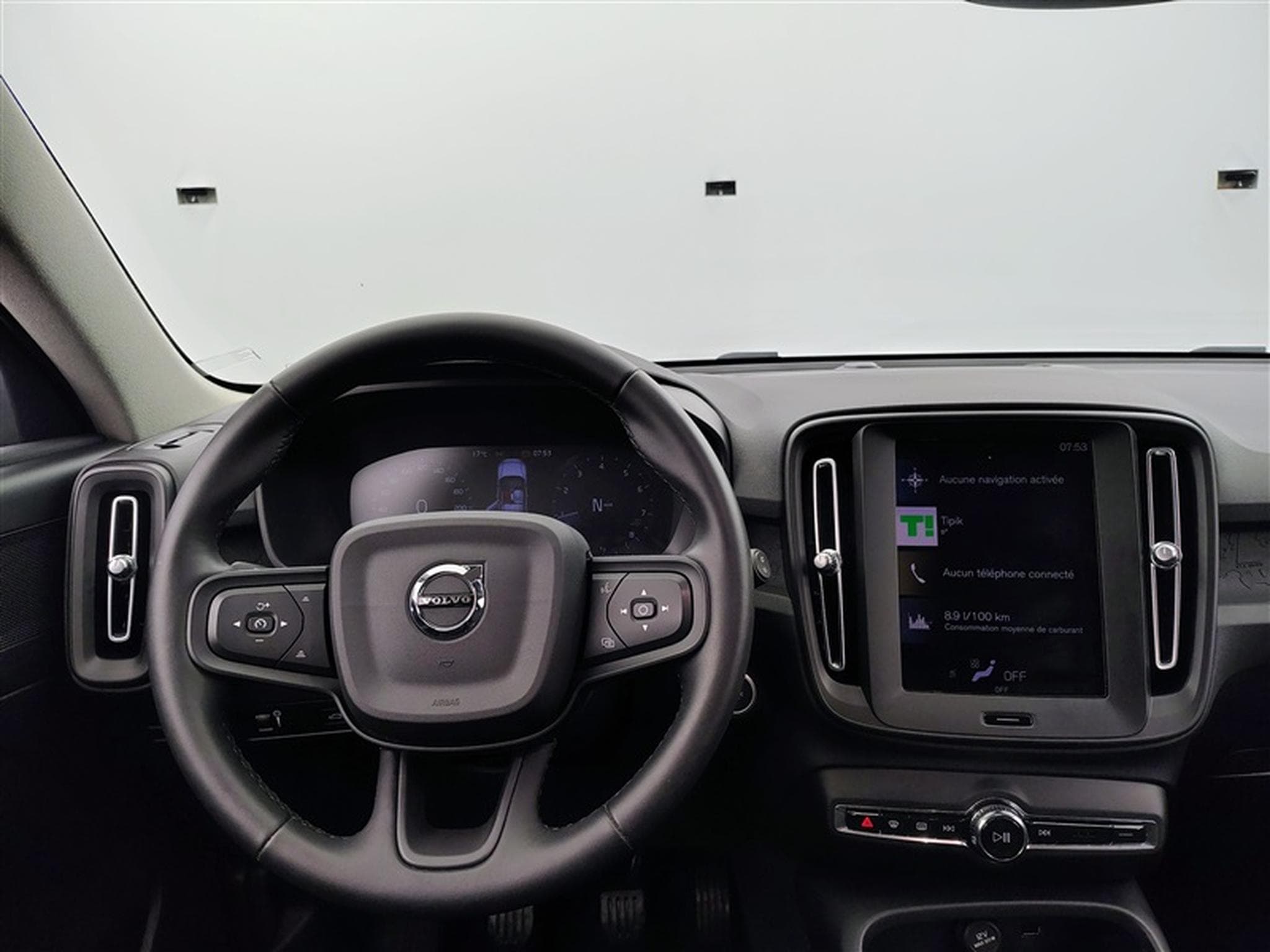 Volvo XC40 1.5 T2 Essential FULL LED/CARPLAY/JA17/PDC (2023) - Photo 9