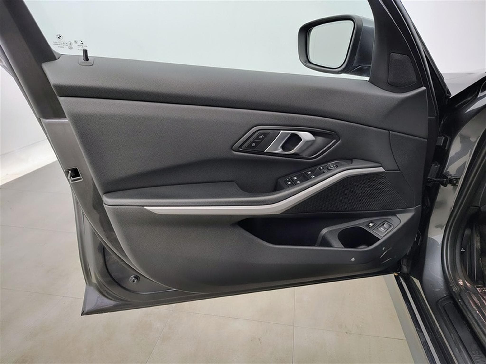 BMW 320 320eA PHEV CUIR/NAVI/FULL LED/JA/PDC (2022) - Foto 17