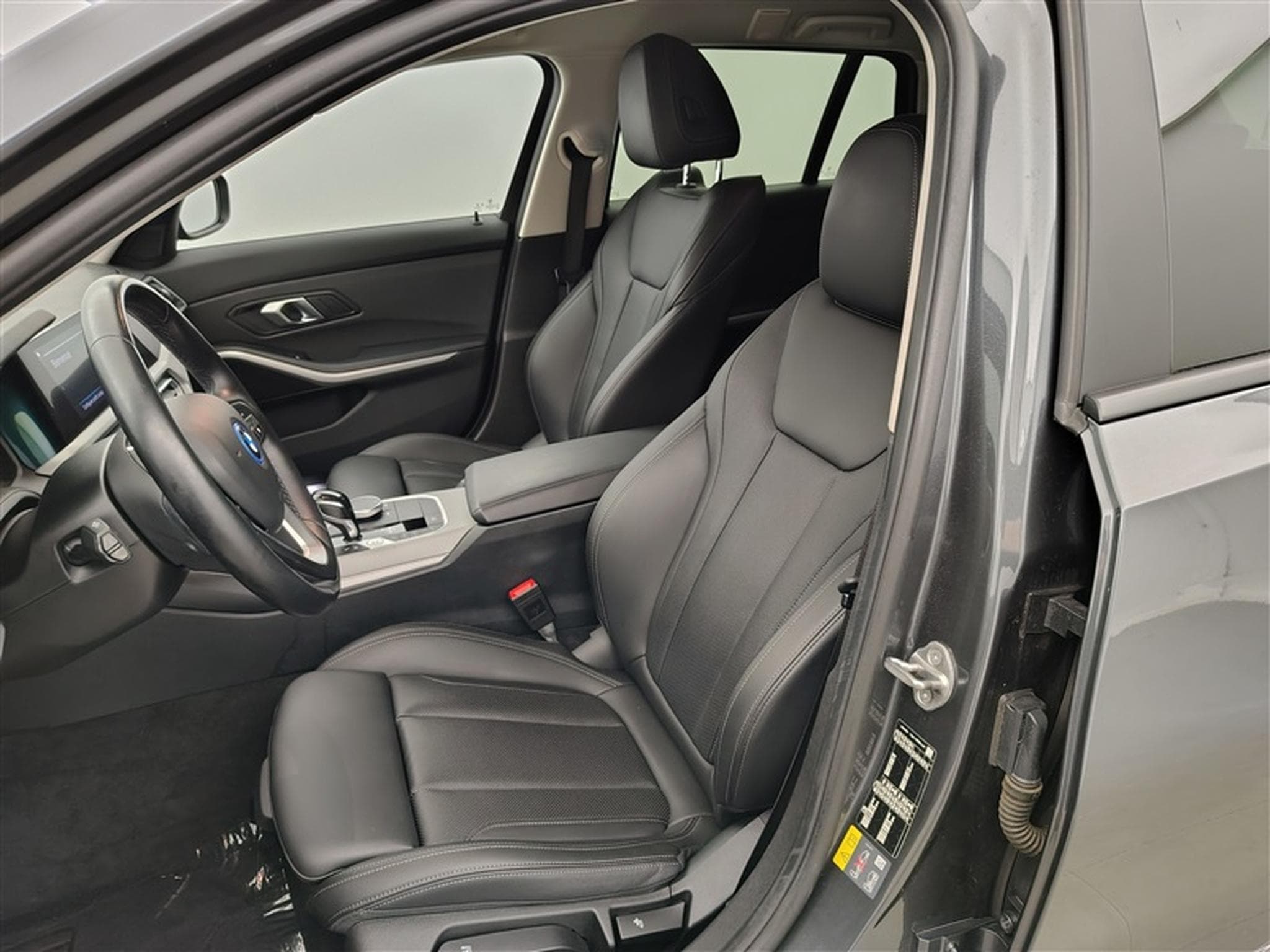 BMW 320 320eA PHEV CUIR/NAVI/FULL LED/JA/PDC (2022) - Foto 7